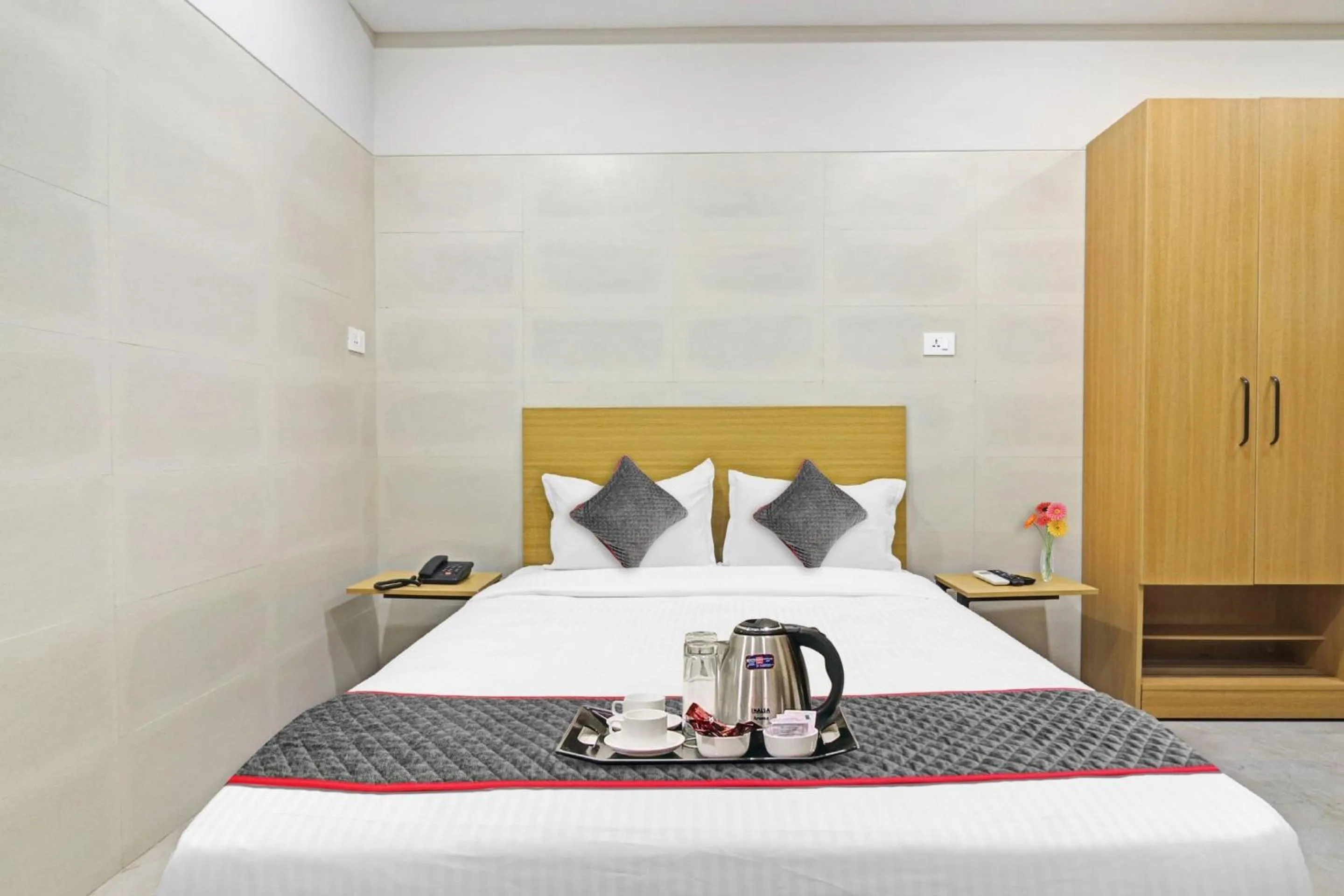 Bedroom, Bed in Super Townhouse Ameerpet