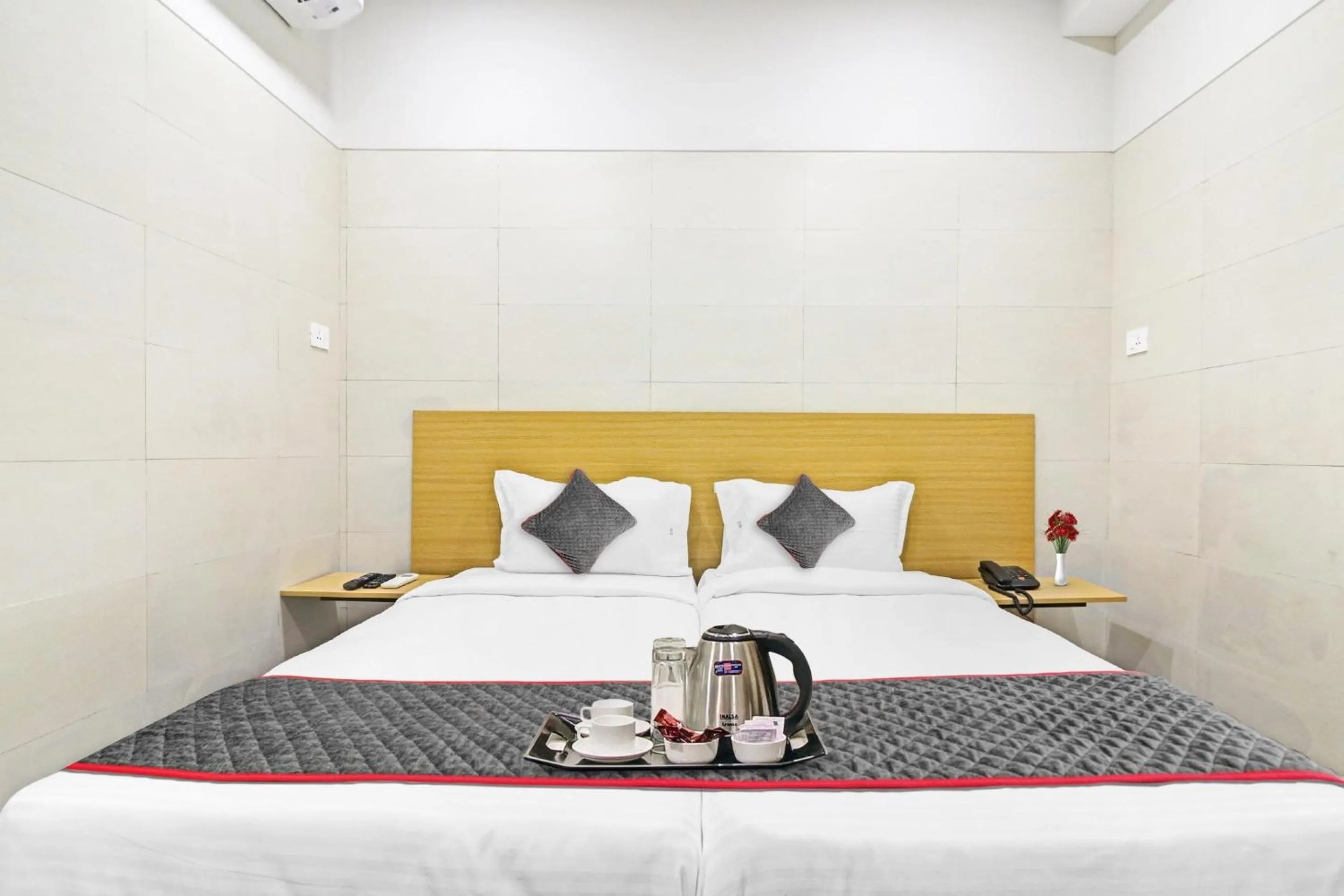 Bedroom, Bed in Super Townhouse Ameerpet