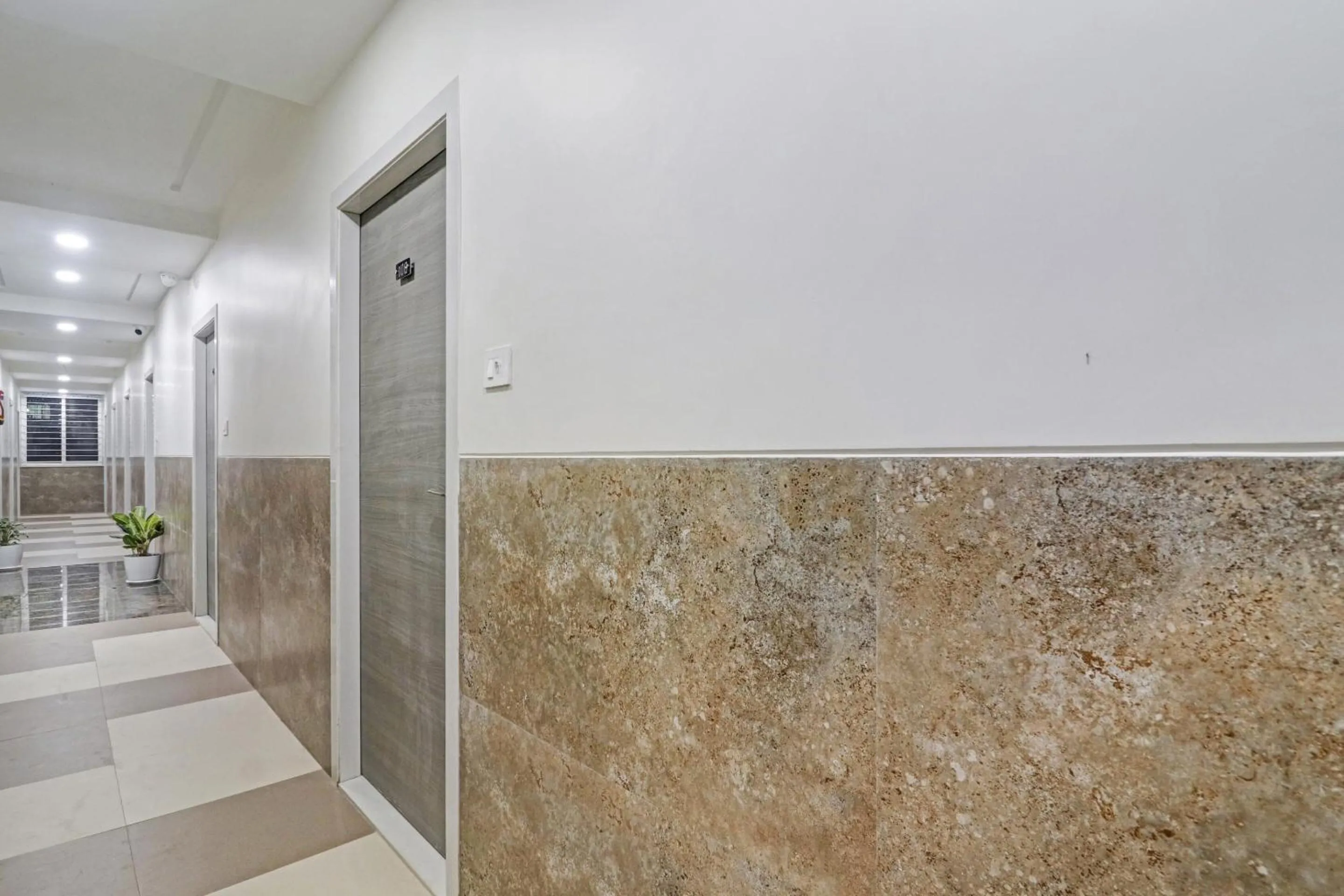 Lobby or reception in Super Townhouse Ameerpet