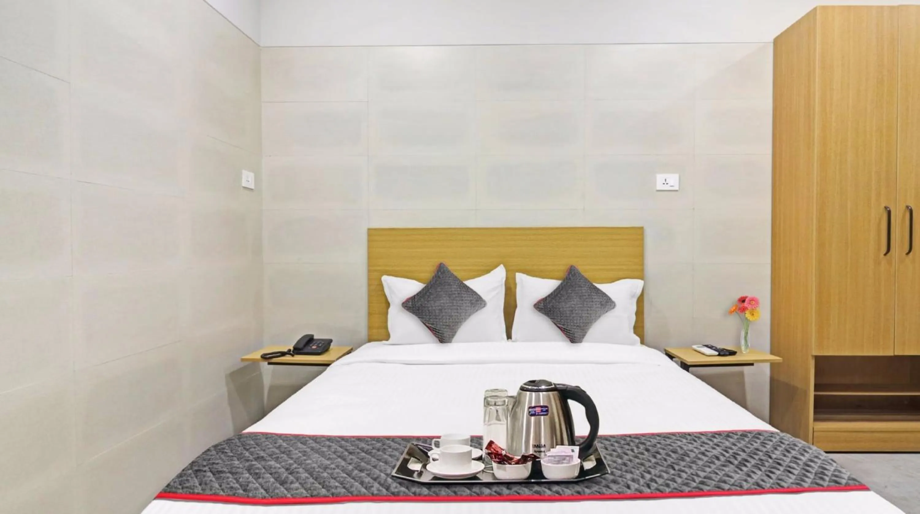 Bedroom, Bed in Super Townhouse Ameerpet