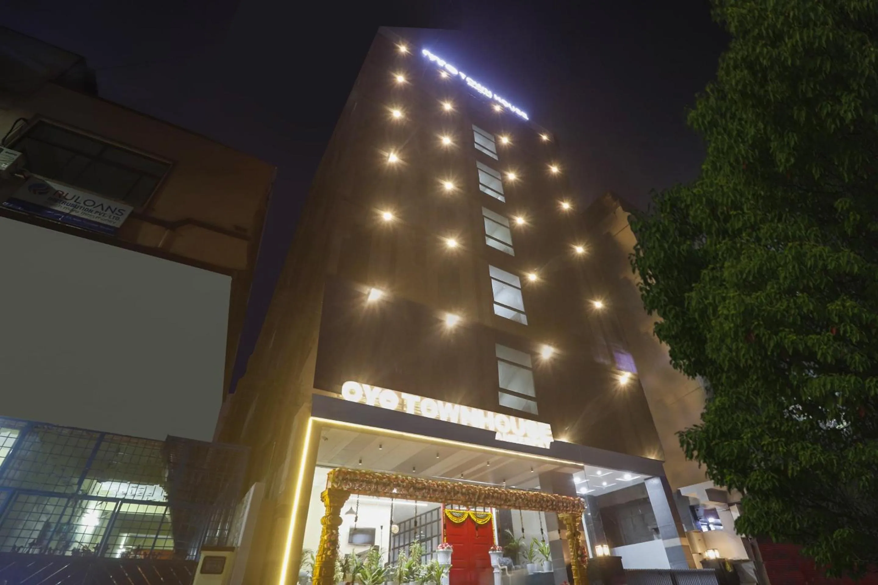 Facade/entrance in Super Townhouse Ameerpet