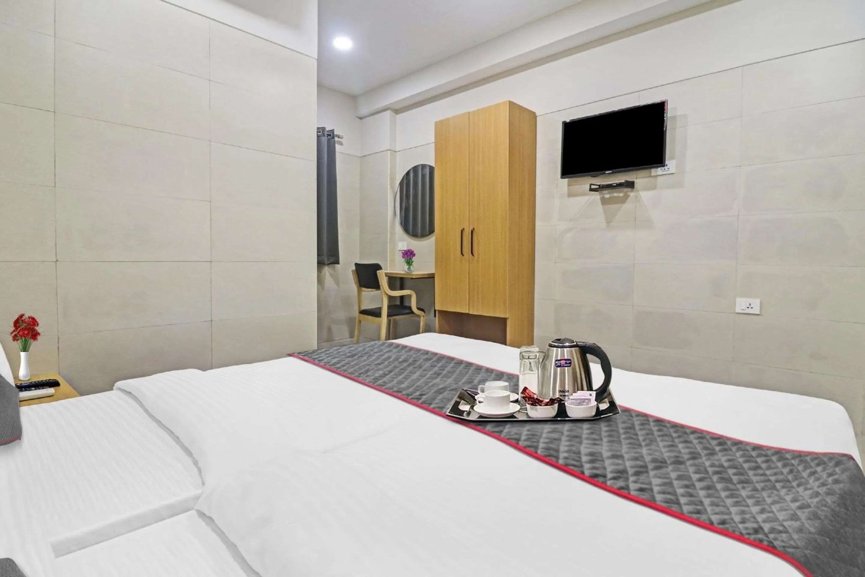 Bedroom, Bed in Super Townhouse Ameerpet