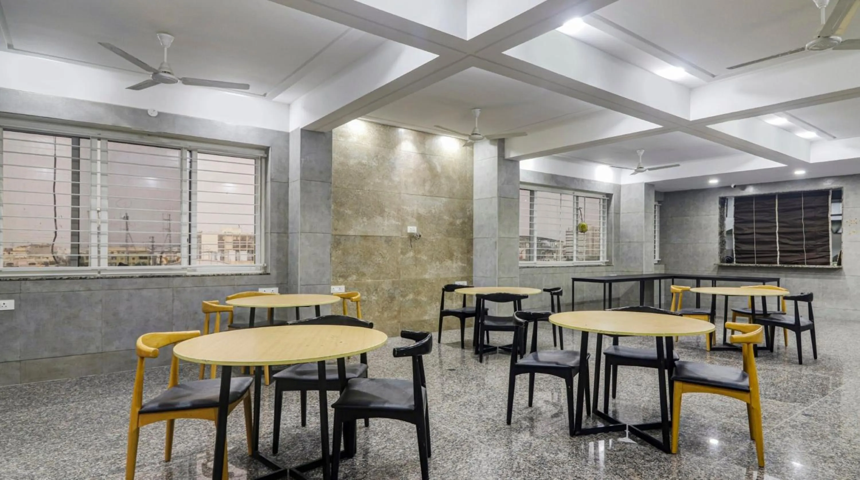 Restaurant/places to eat in Super Townhouse Ameerpet