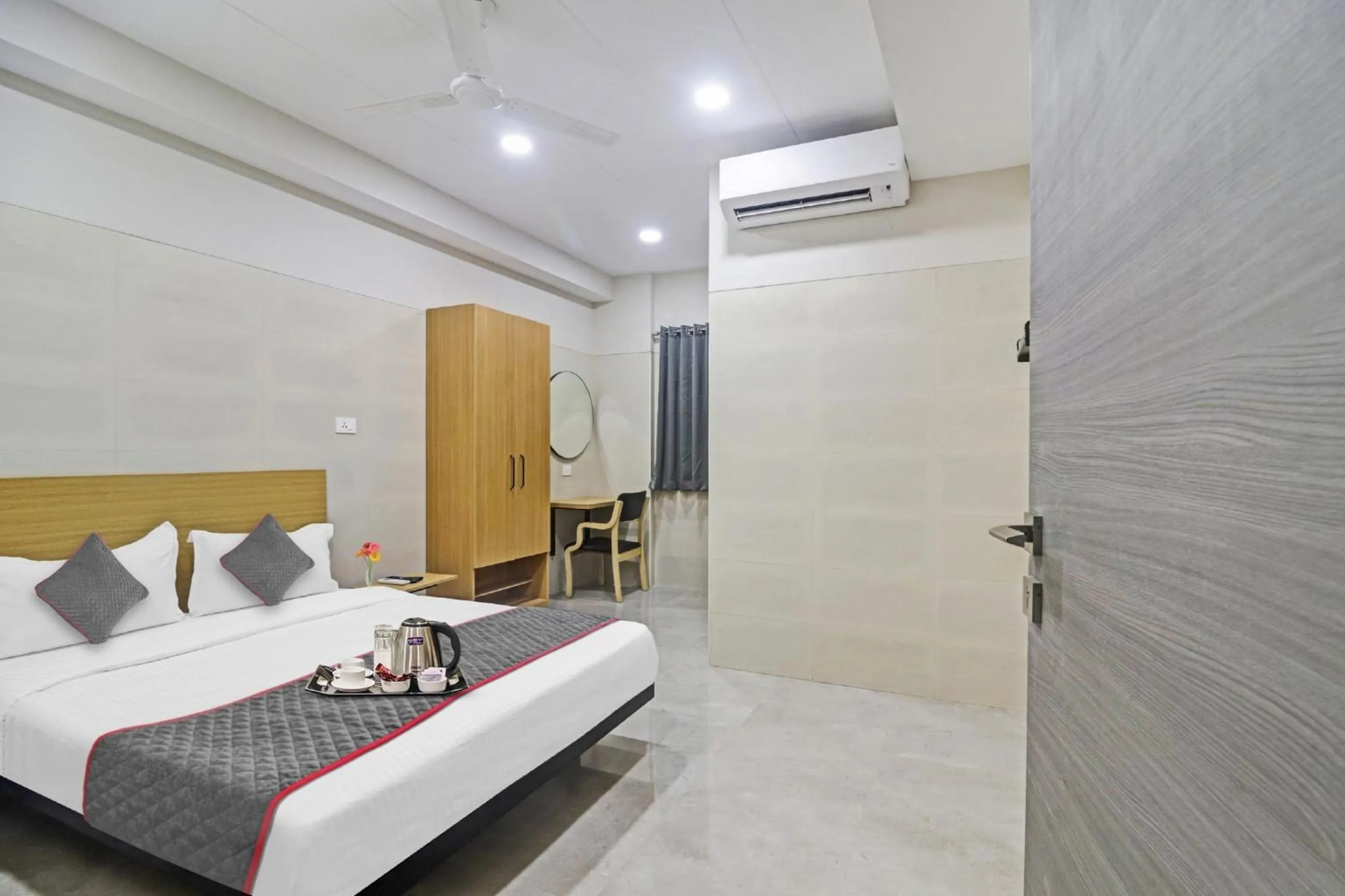 Bedroom, Bed in Super Townhouse Ameerpet