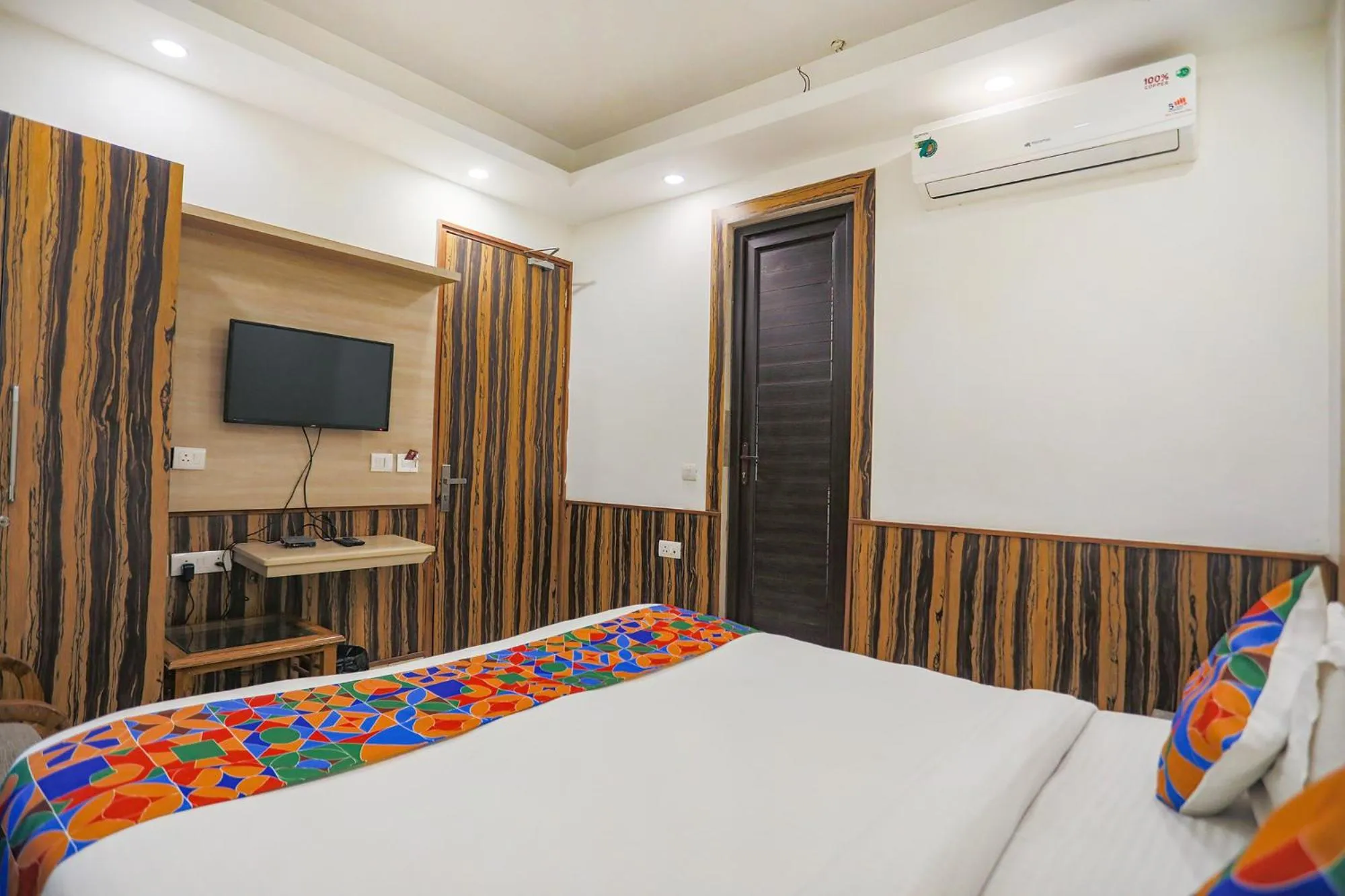 TV and multimedia, Bed in FabHotel The Horizon