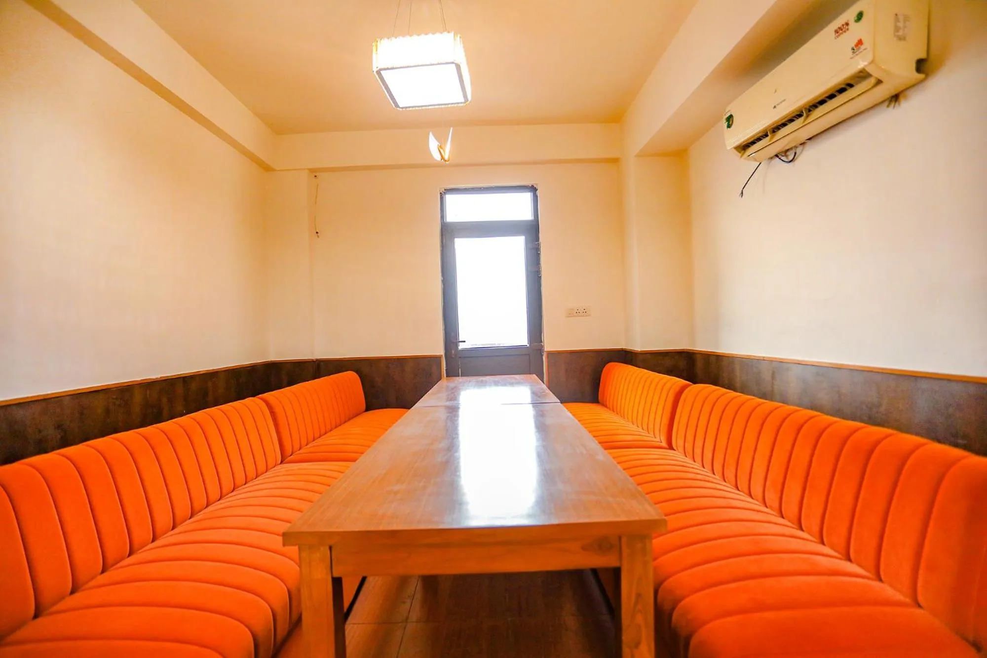 Restaurant/places to eat in FabHotel The Horizon