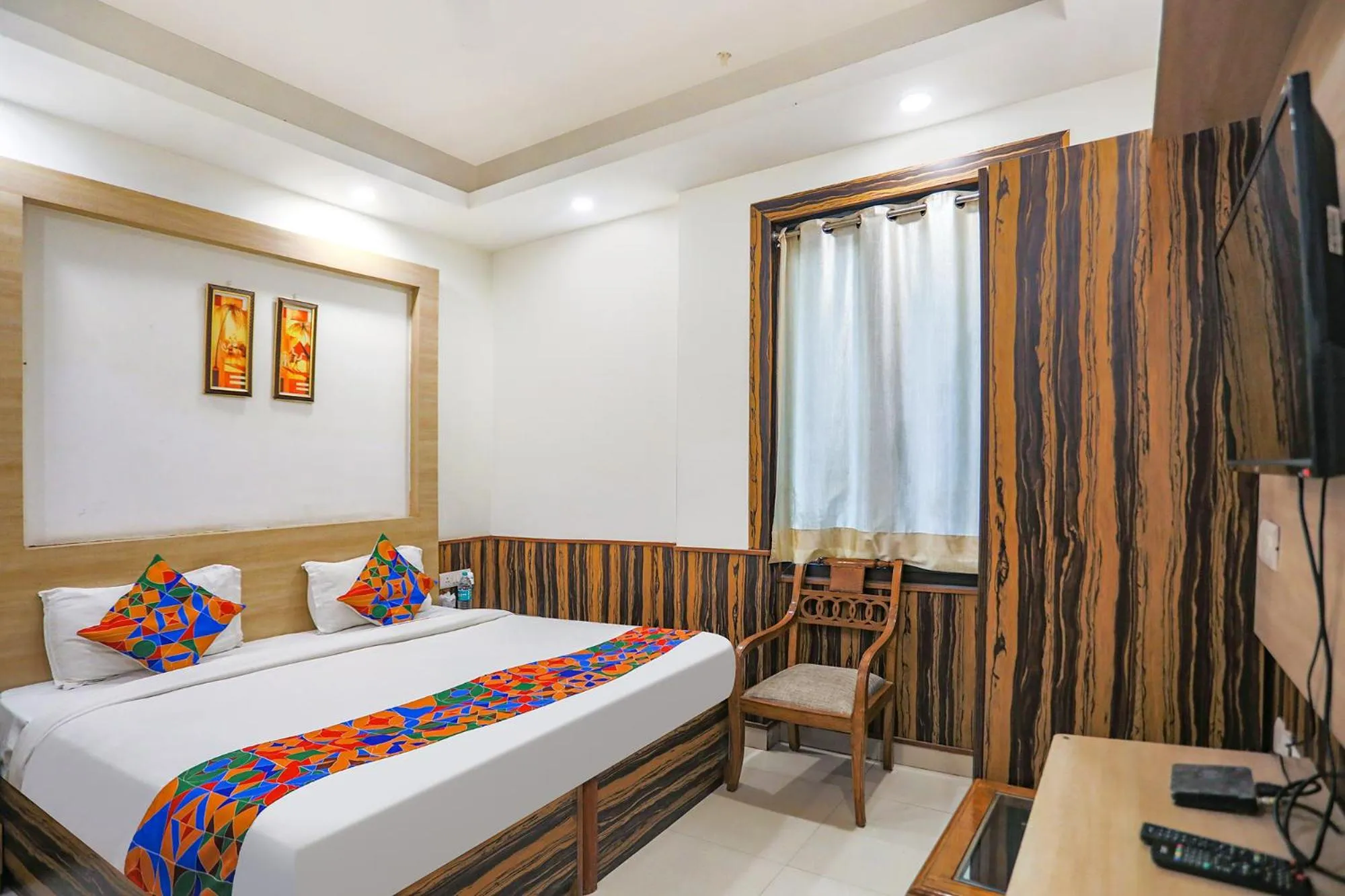 Communal lounge/ TV room, Bed in FabHotel The Horizon