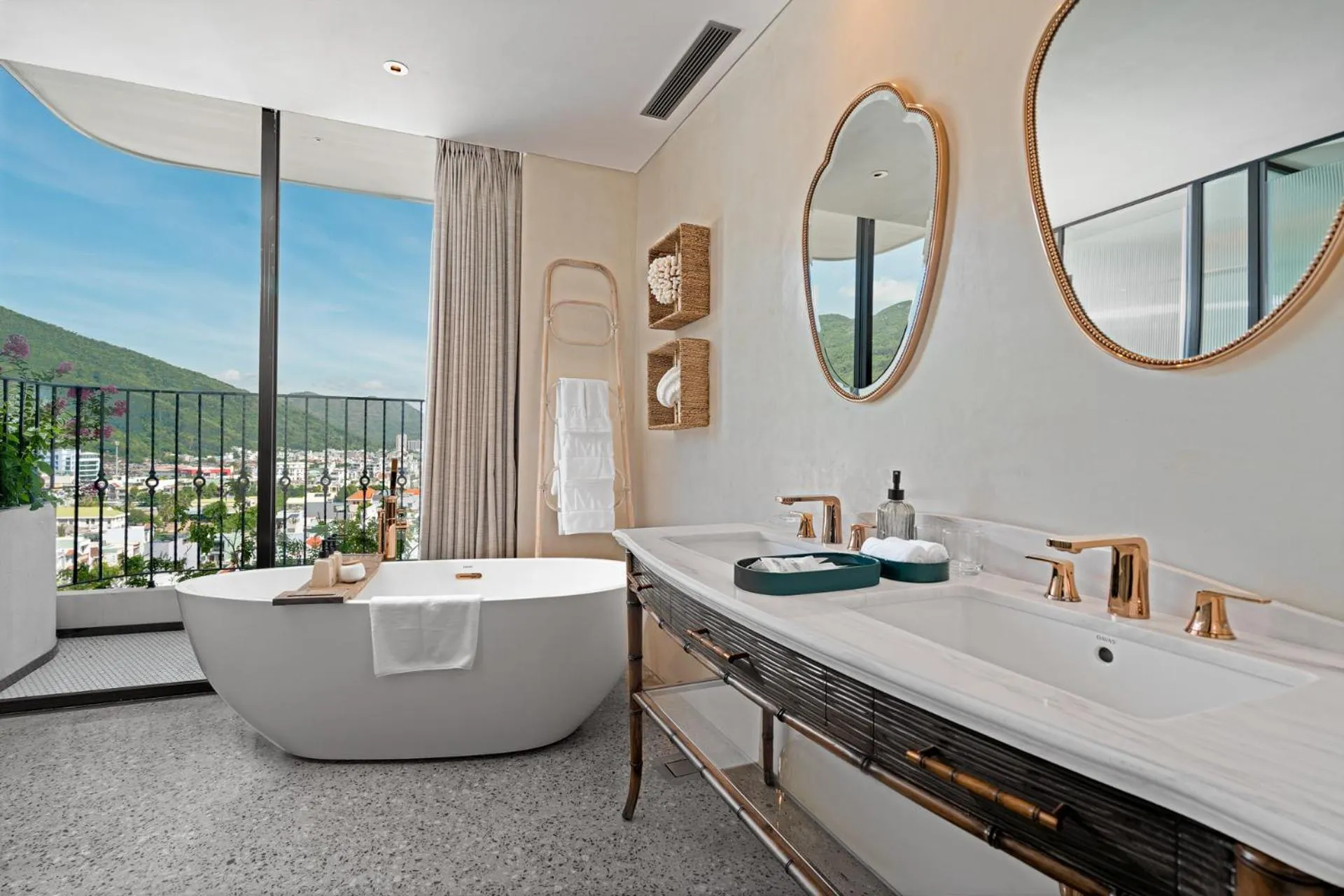 Toilet in L'amor Boutique Hotel Quy Nhơn