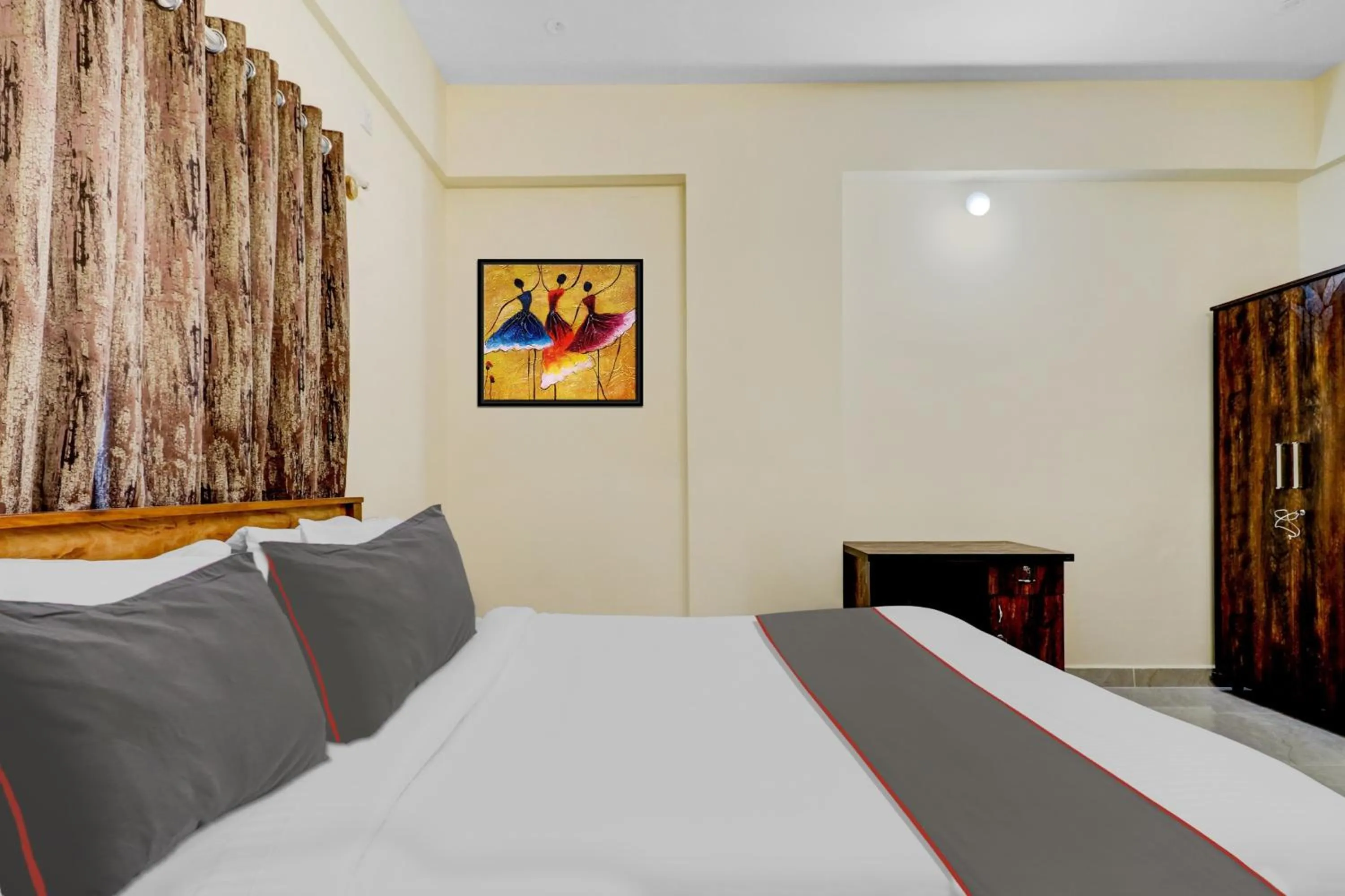 Facade/entrance, Bed in Hotel O Manyata Palace