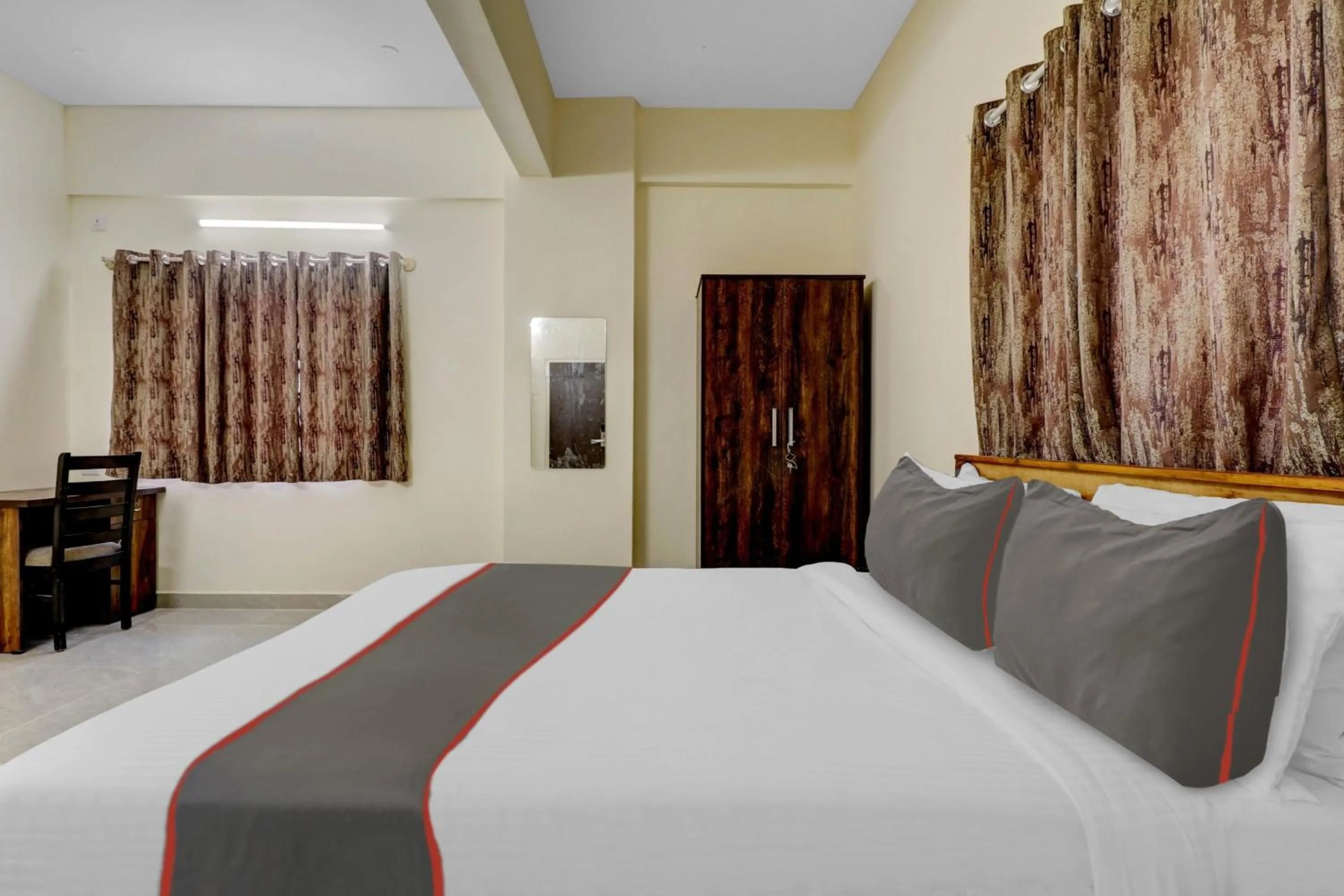 Bedroom, Bed in Hotel O Manyata Palace