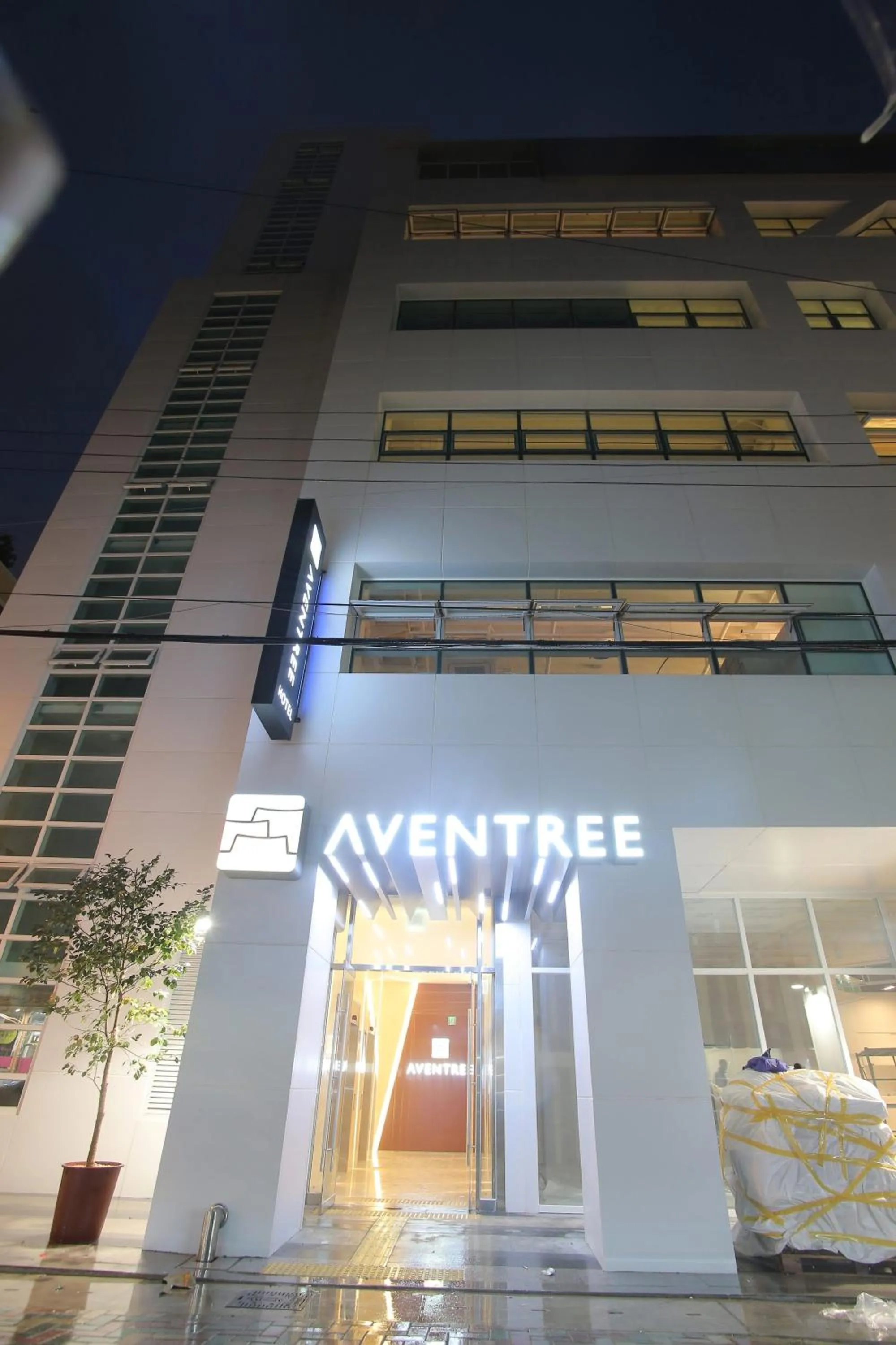 Facade/entrance in Aventree Hotel Busan