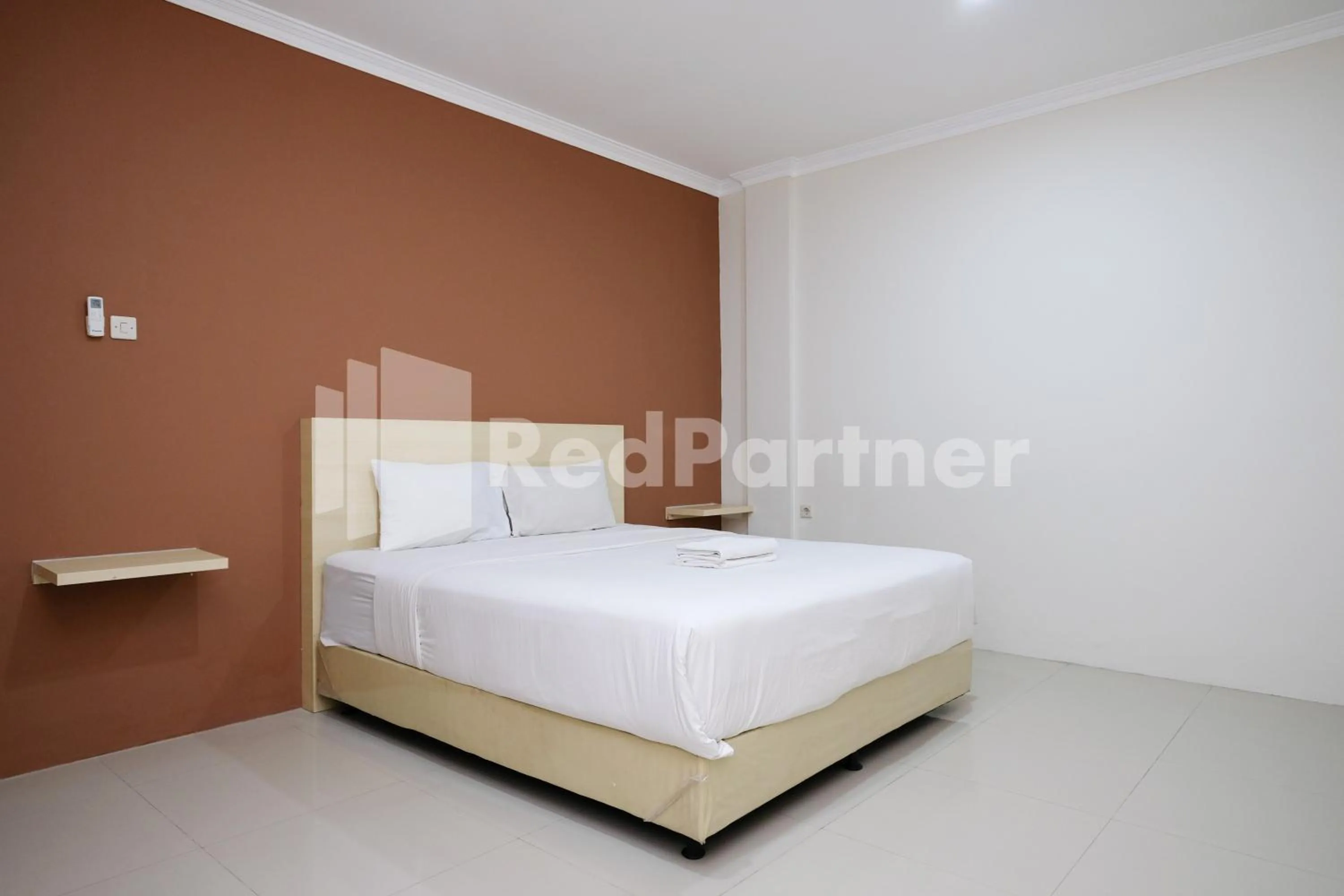 Bedroom, Bed in Hotel Andono near YIA Mitra RedDoorz