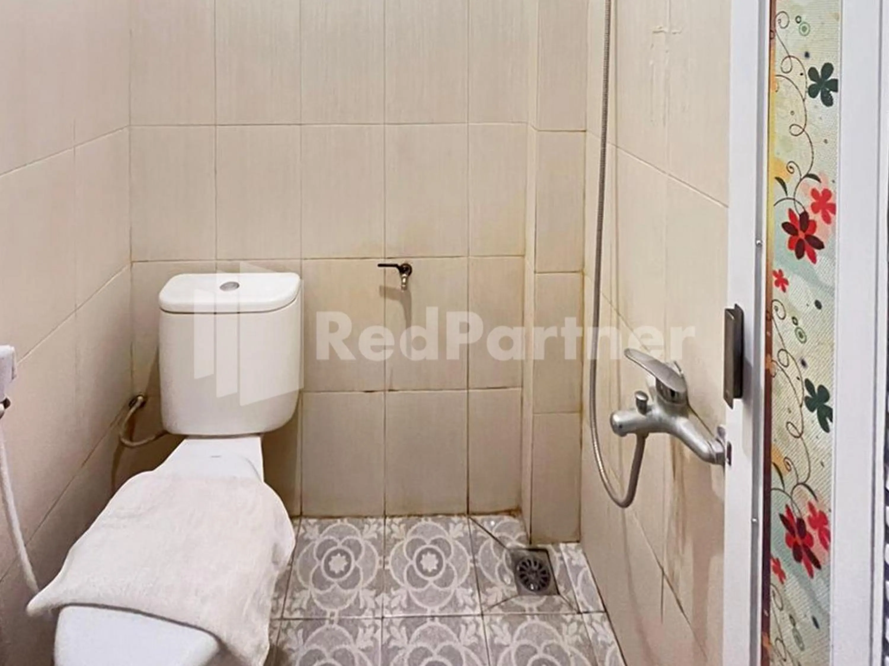 Bathroom in Hotel Andono near YIA Mitra RedDoorz