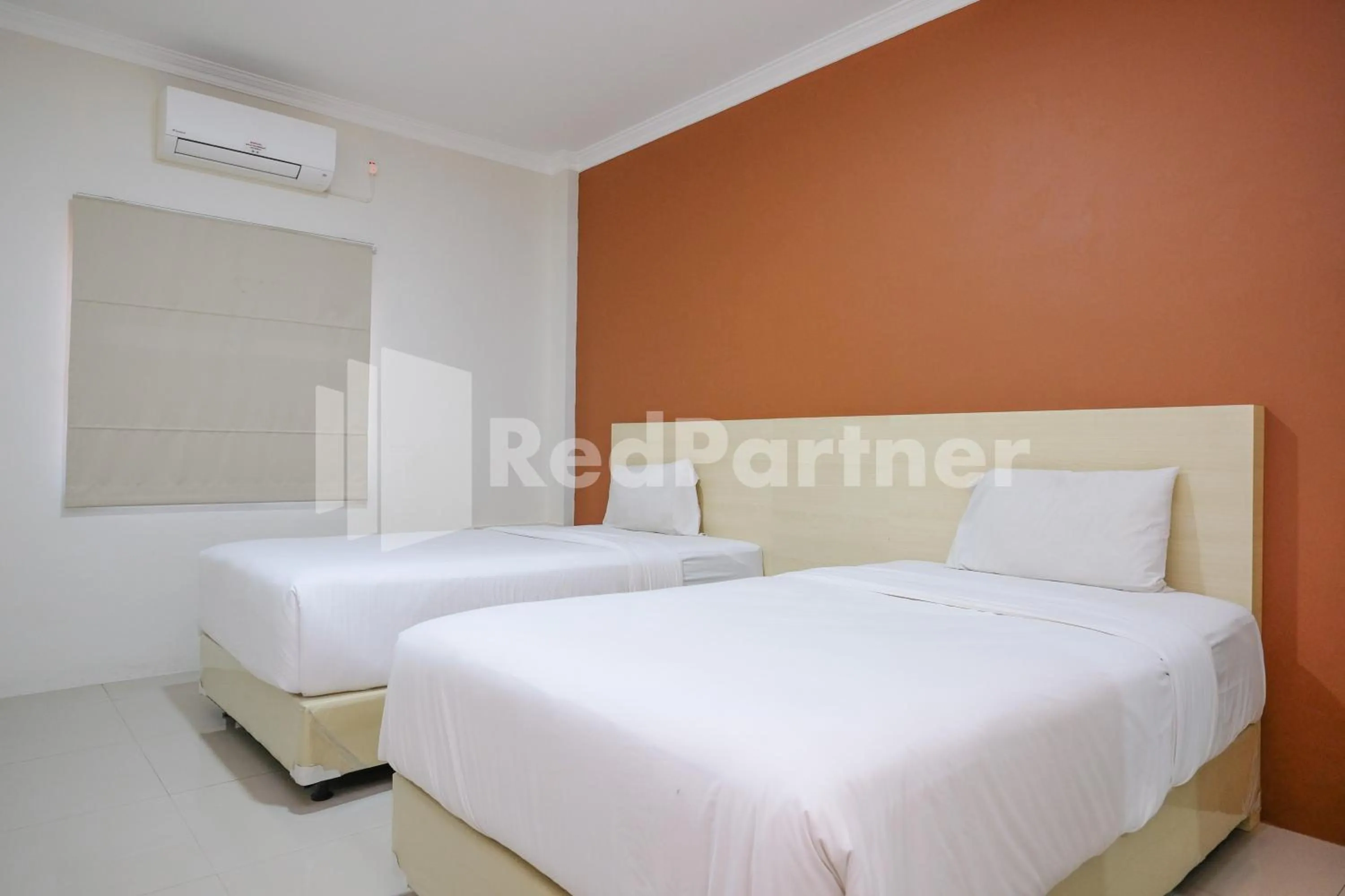 Bedroom, Bed in Hotel Andono near YIA Mitra RedDoorz