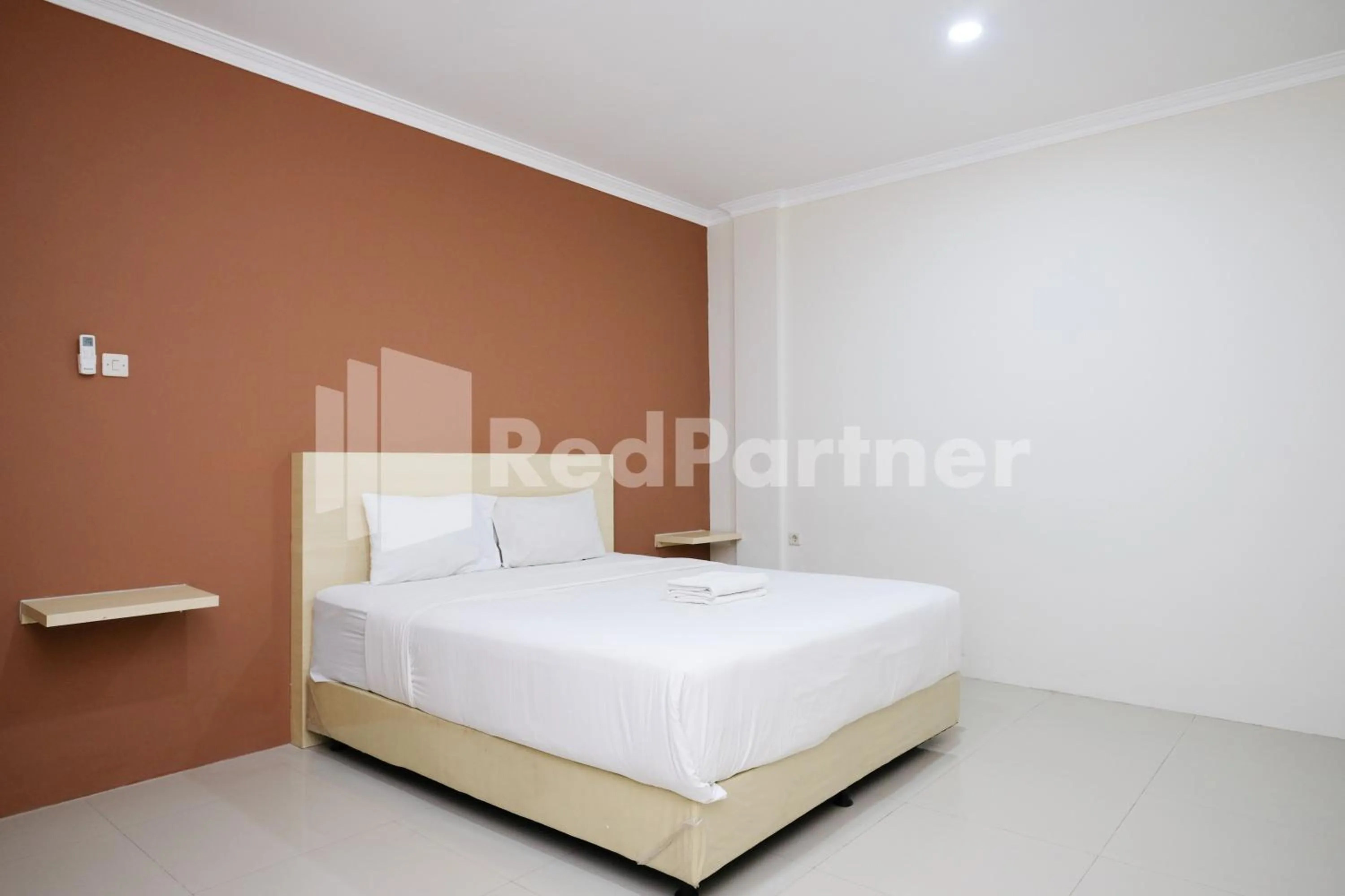 Bedroom, Bed in Hotel Andono near YIA Mitra RedDoorz