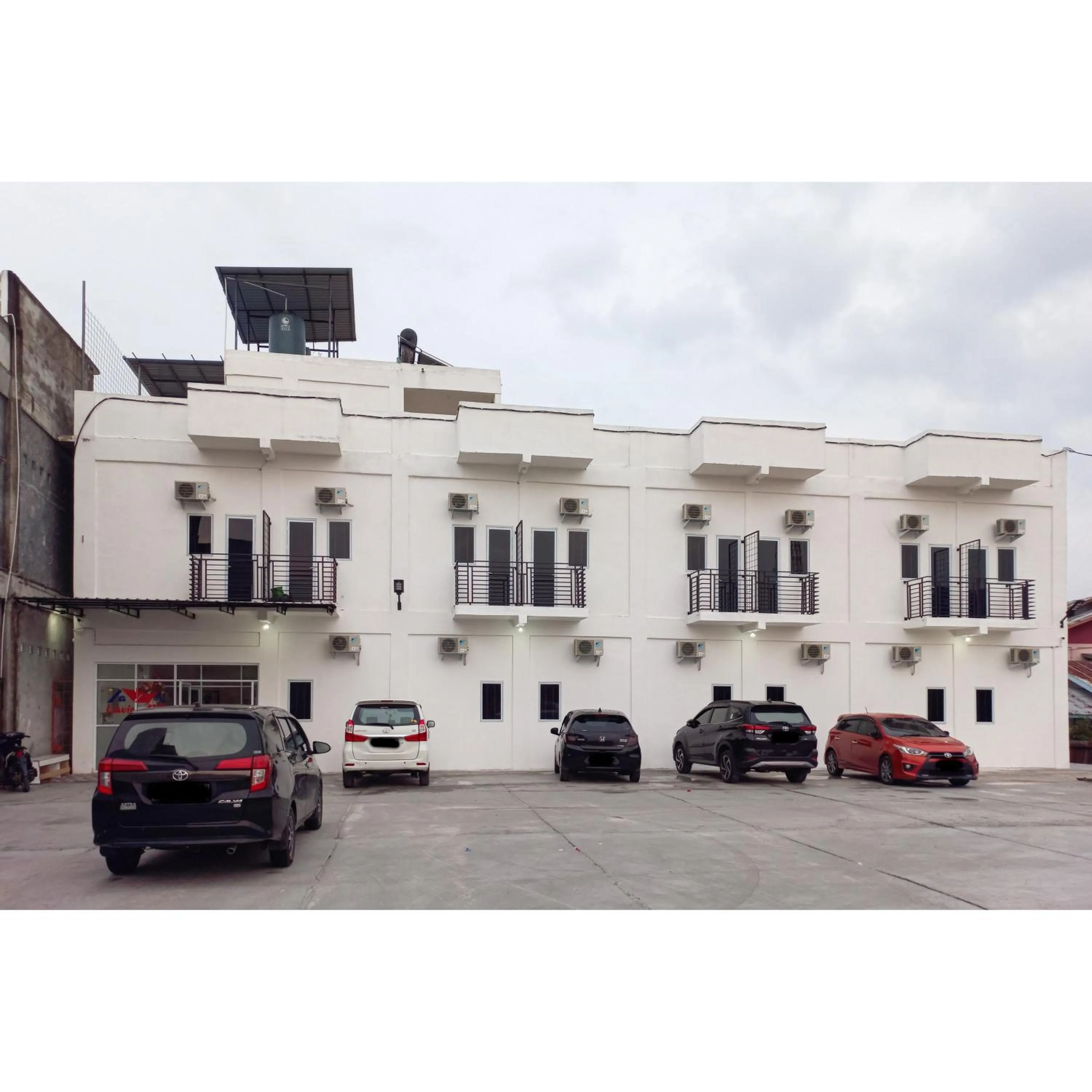 Facade/entrance in RedDoorz near Terminal Roro Bandar Sri Junjungan