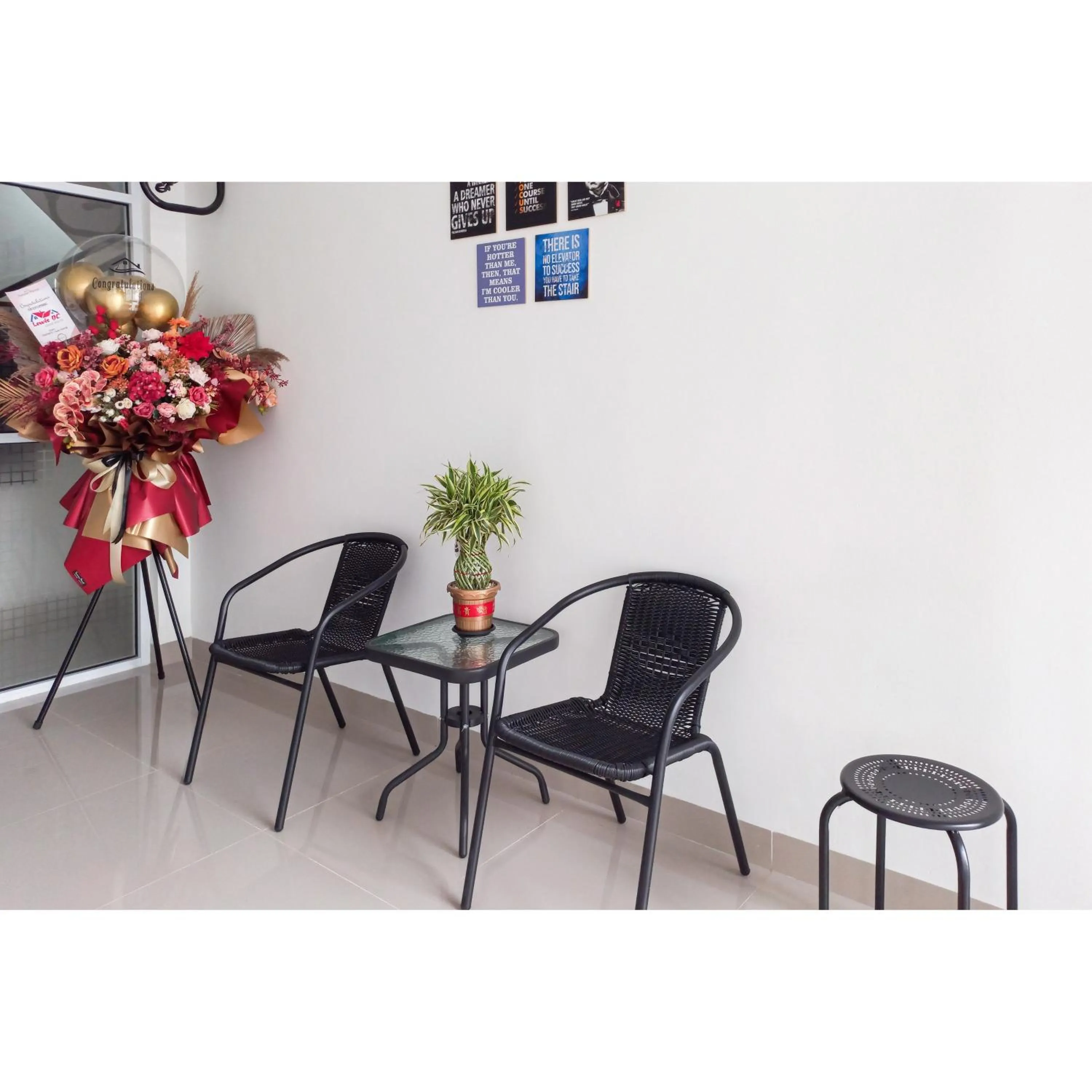 Seating area in RedDoorz near Terminal Roro Bandar Sri Junjungan