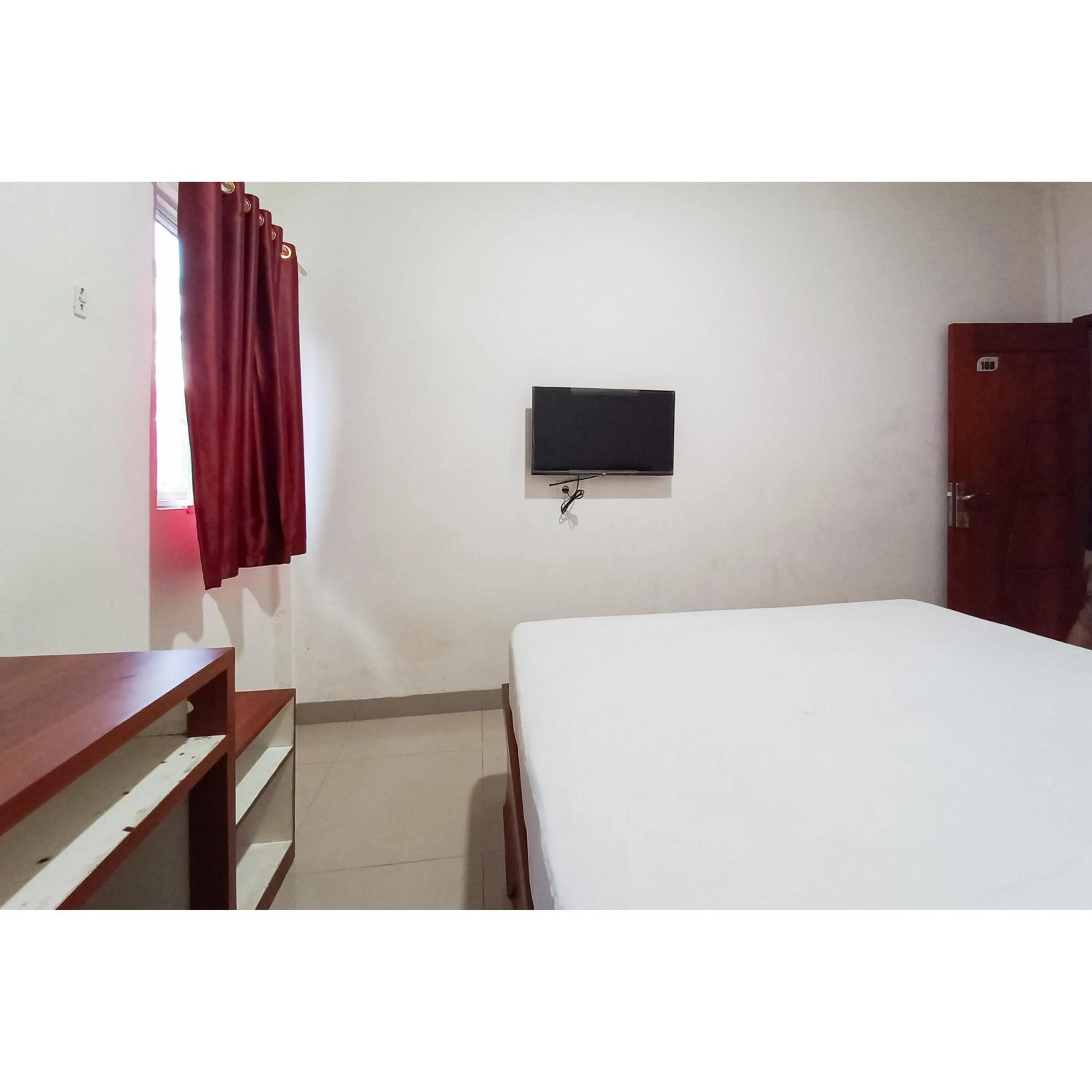 Bedroom, Bed in RedDoorz near Terminal Roro Bandar Sri Junjungan