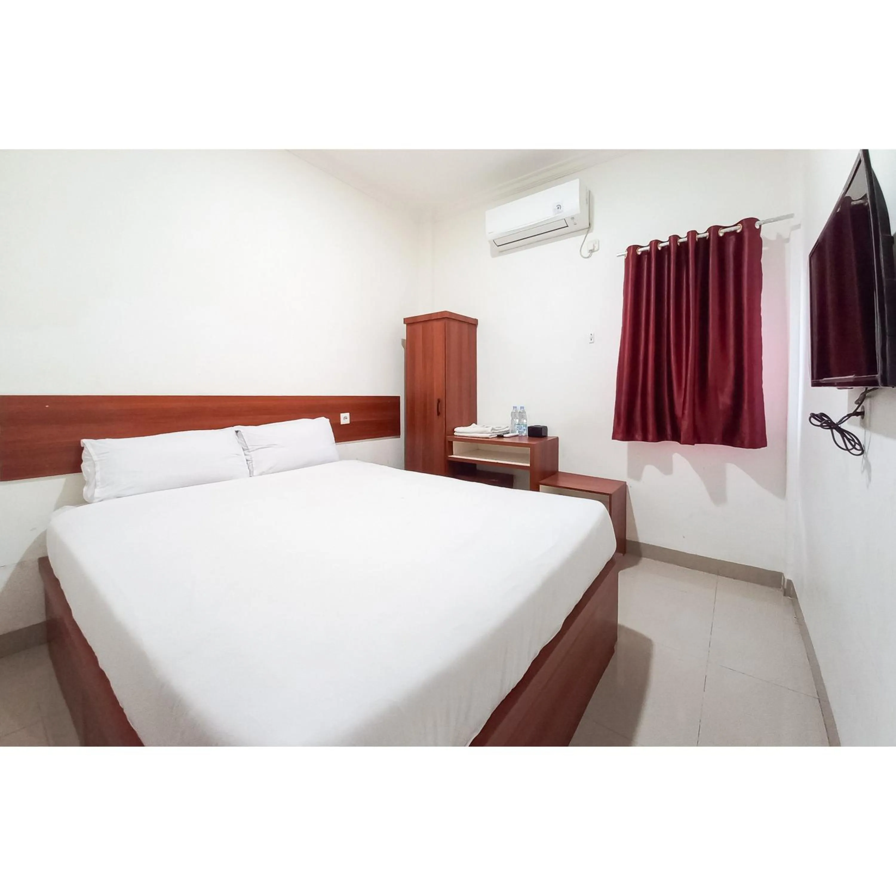 Bedroom, Bed in RedDoorz near Terminal Roro Bandar Sri Junjungan