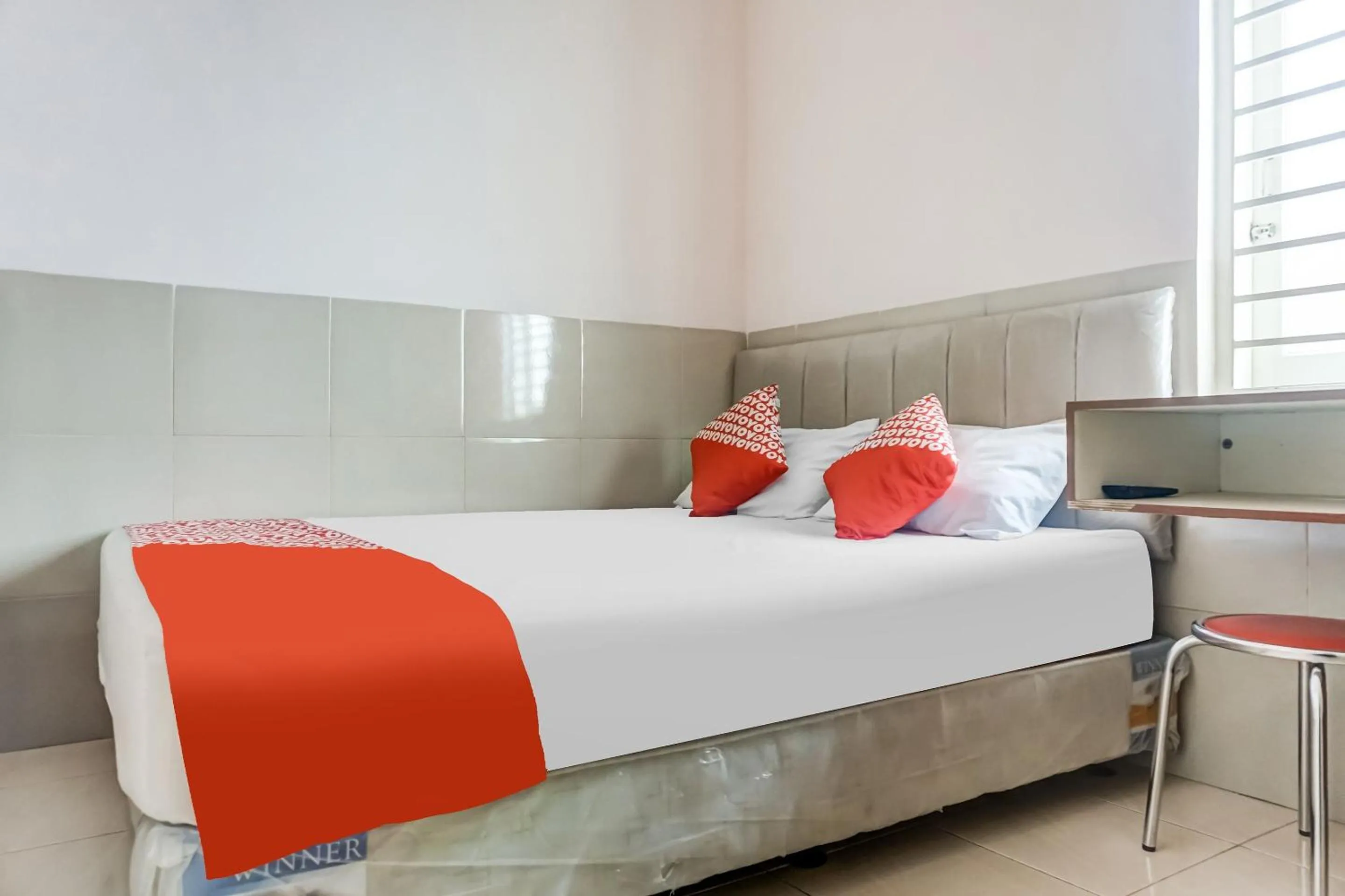 Bedroom, Bed in OYO 91316 Hh Guest House Makassar