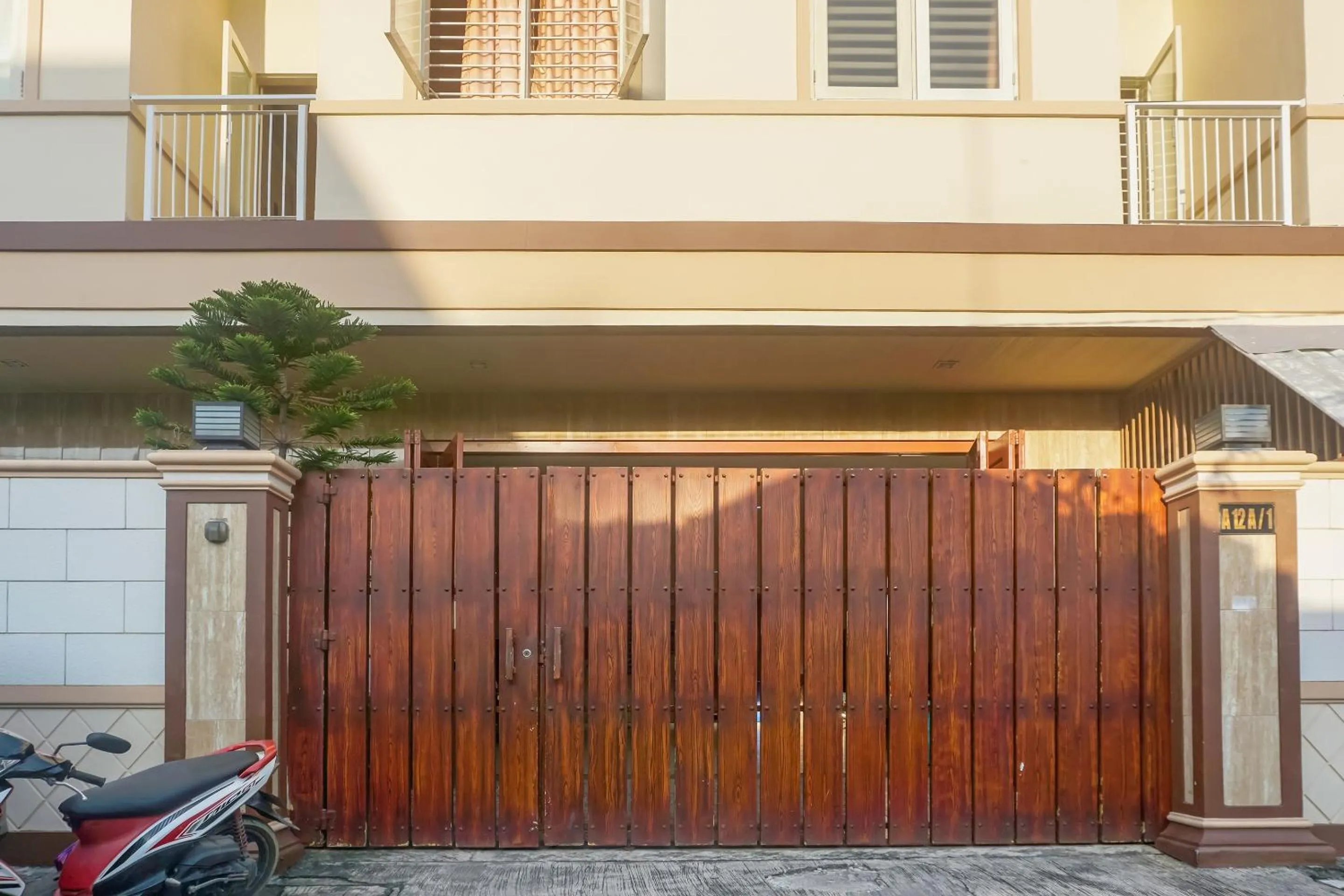 Facade/entrance in OYO 91316 Hh Guest House Makassar