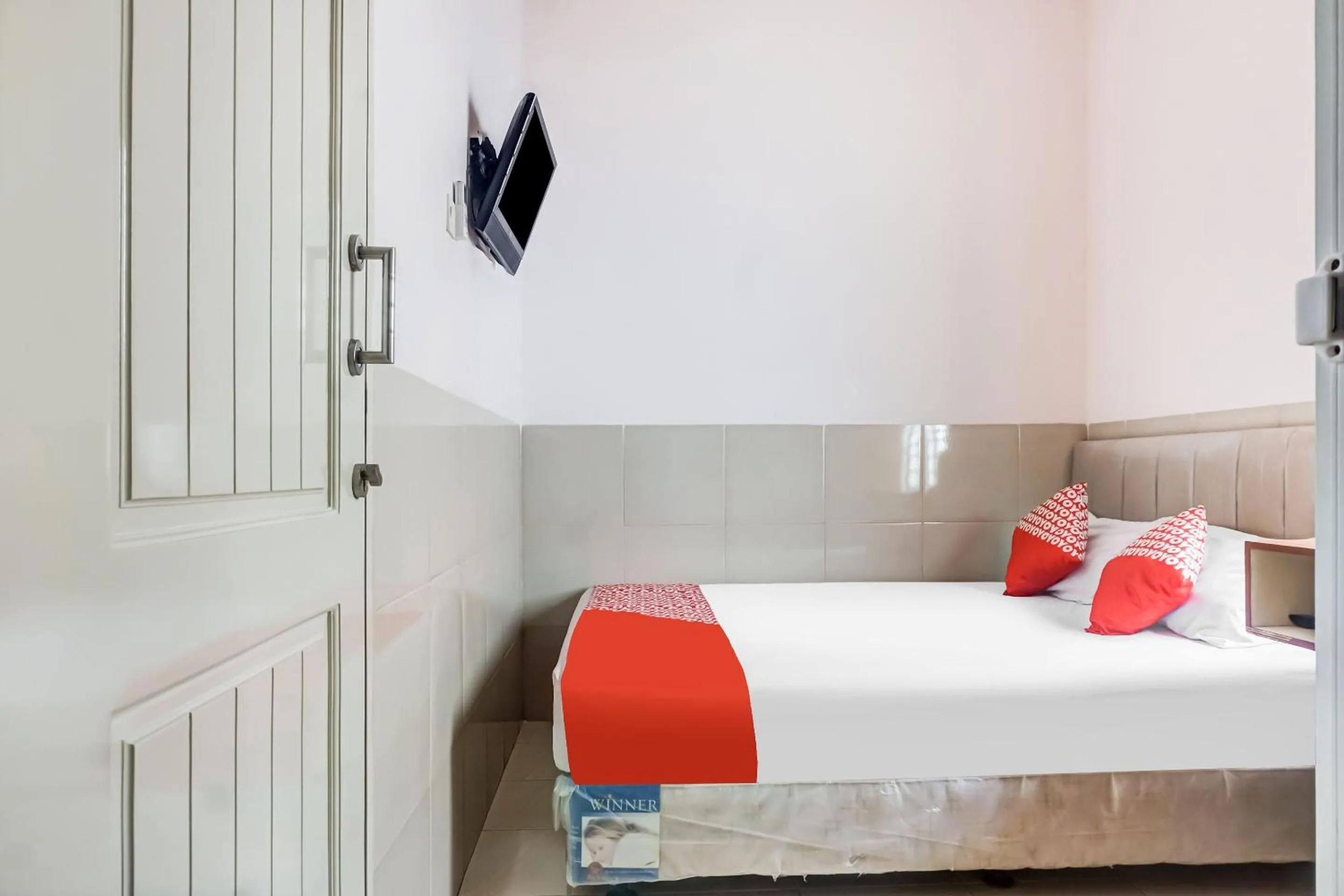 Bedroom, Bed in OYO 91316 Hh Guest House Makassar