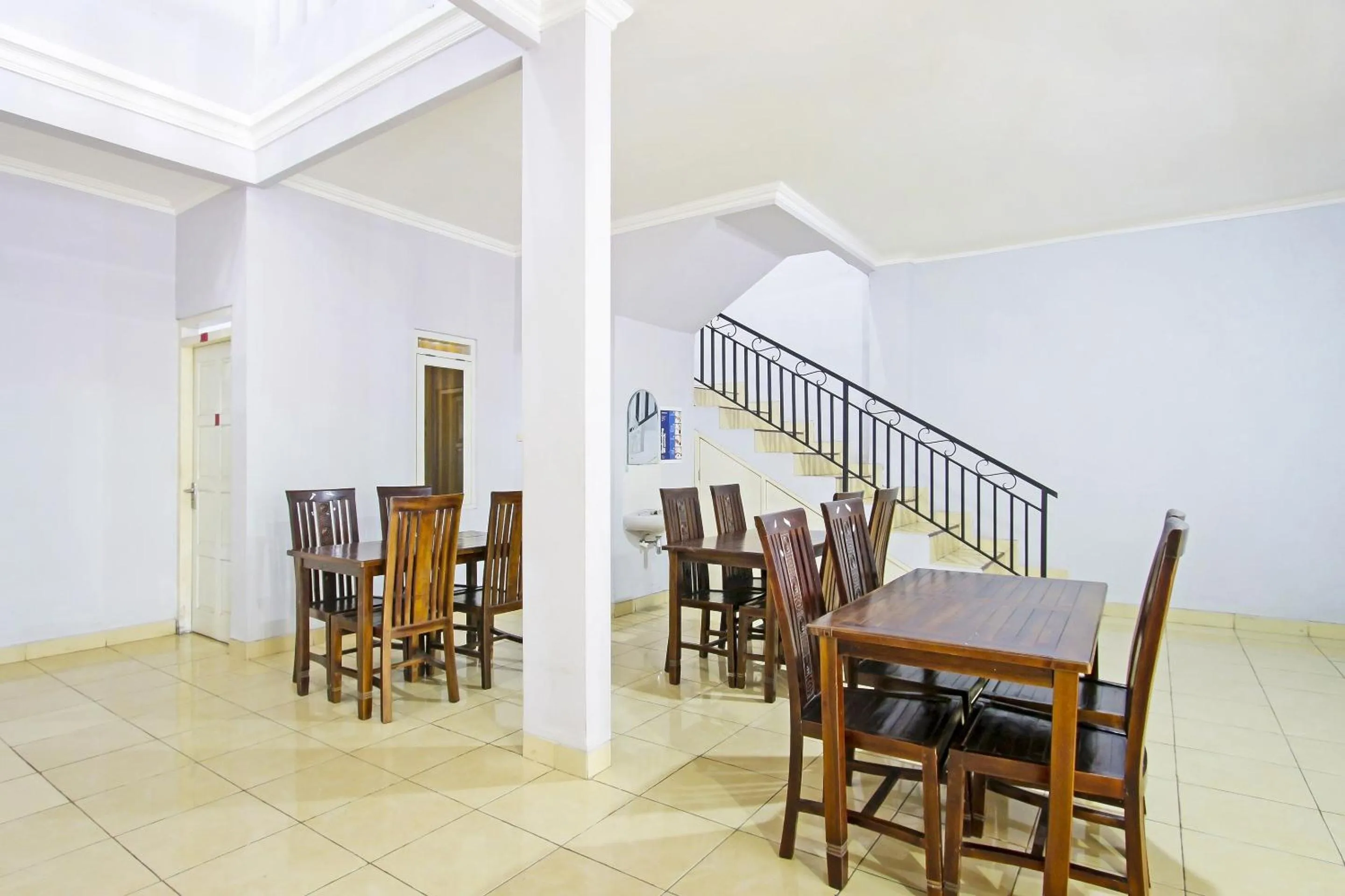 Lobby or reception in Hotel O Homestay Al Maidah