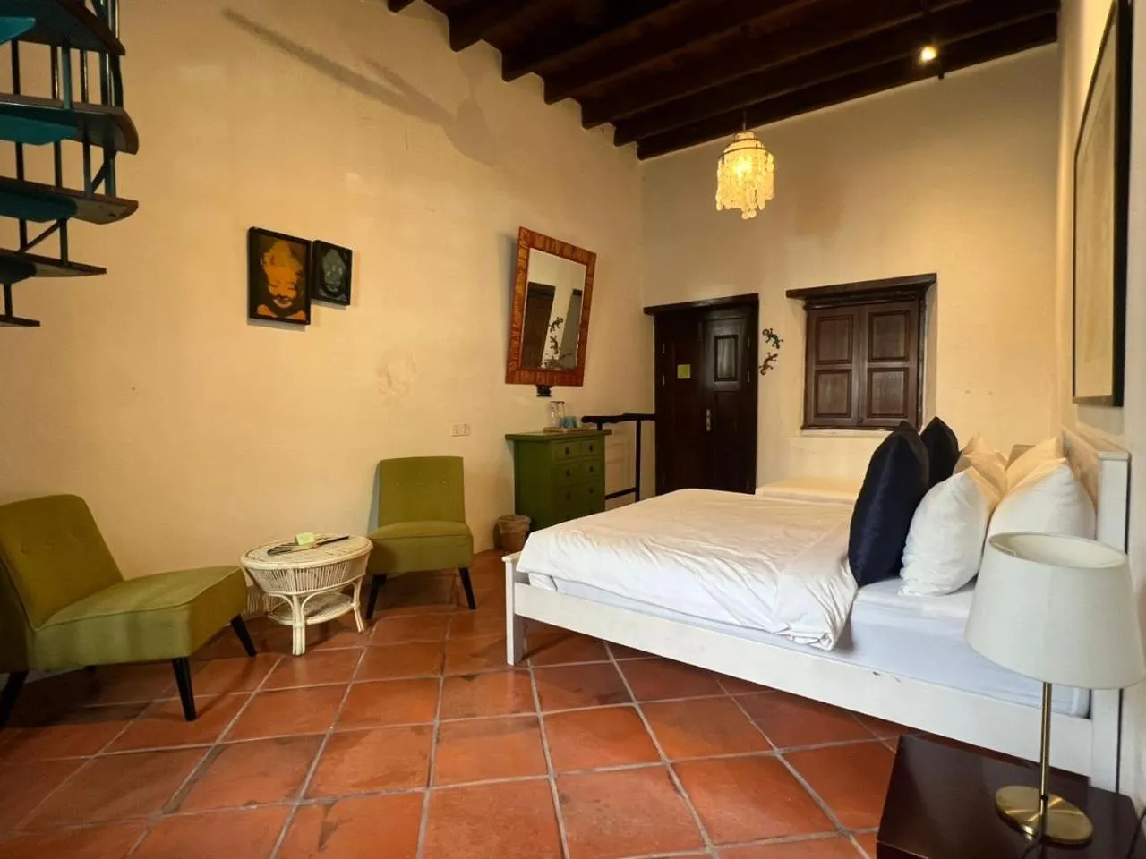 Photo of the whole room, Bed in East Indies Mansion