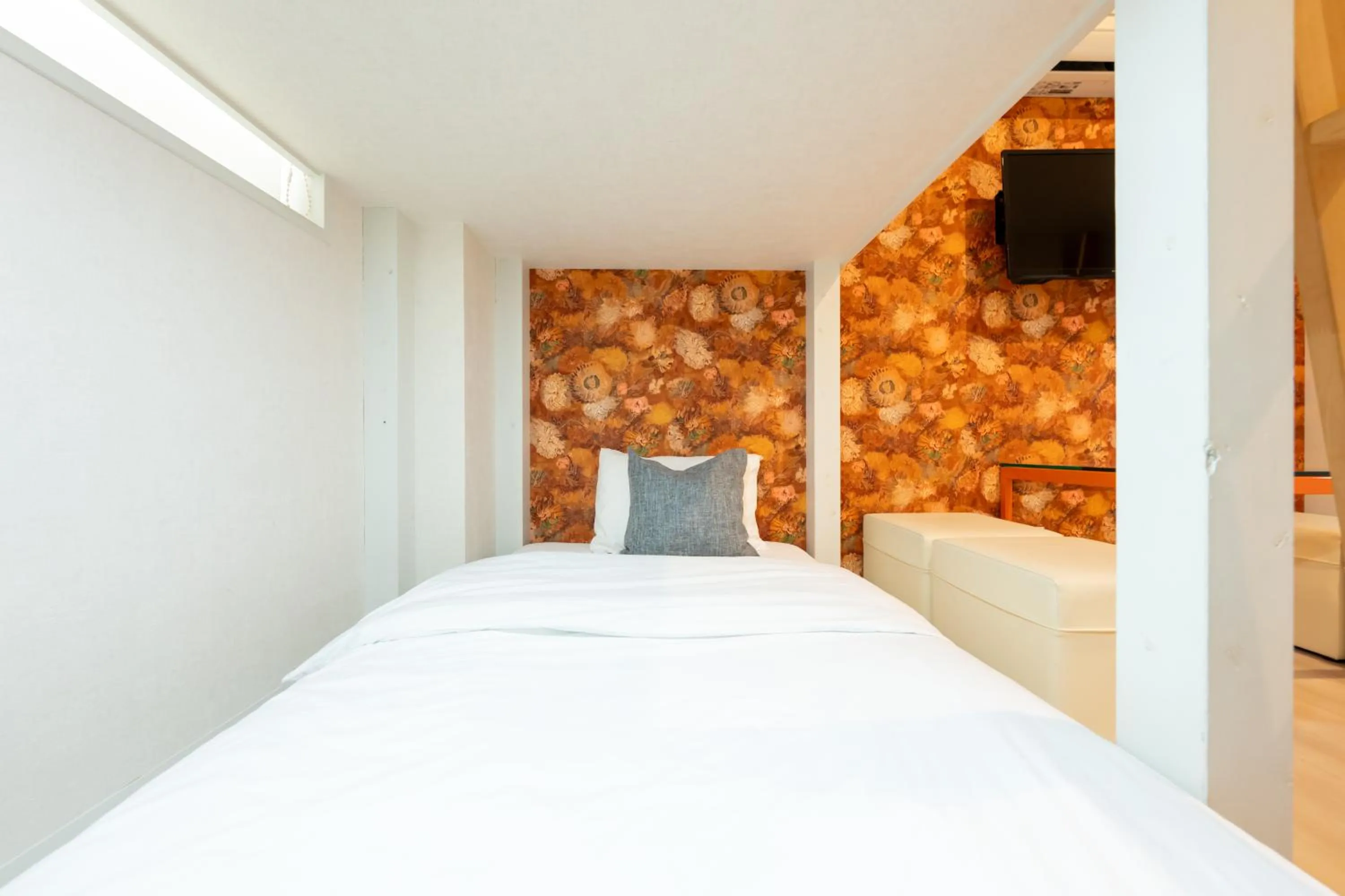 bunk bed, Bed in GRAND CAVE MOTOMACHI