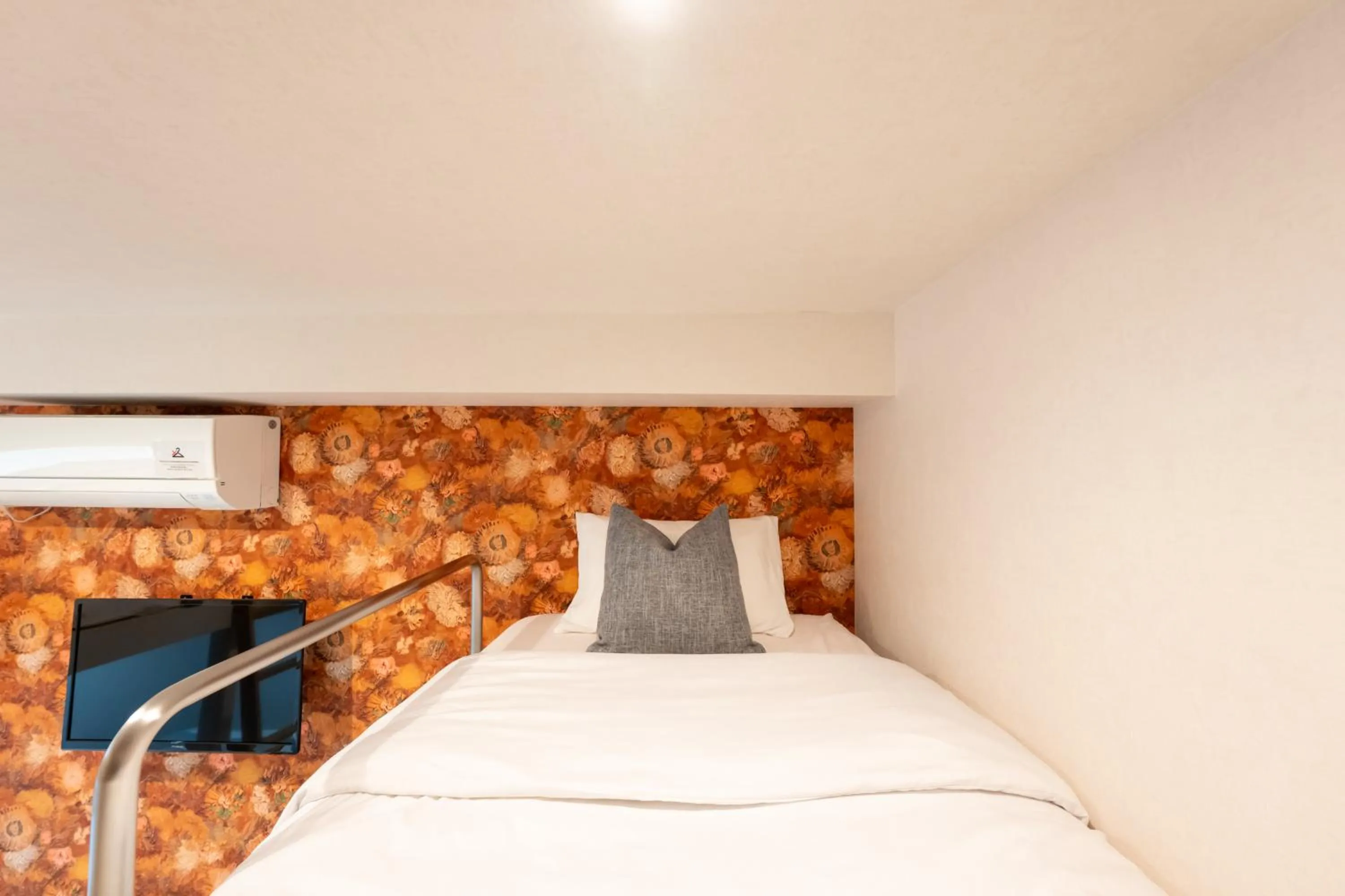 bunk bed, Bed in GRAND CAVE MOTOMACHI