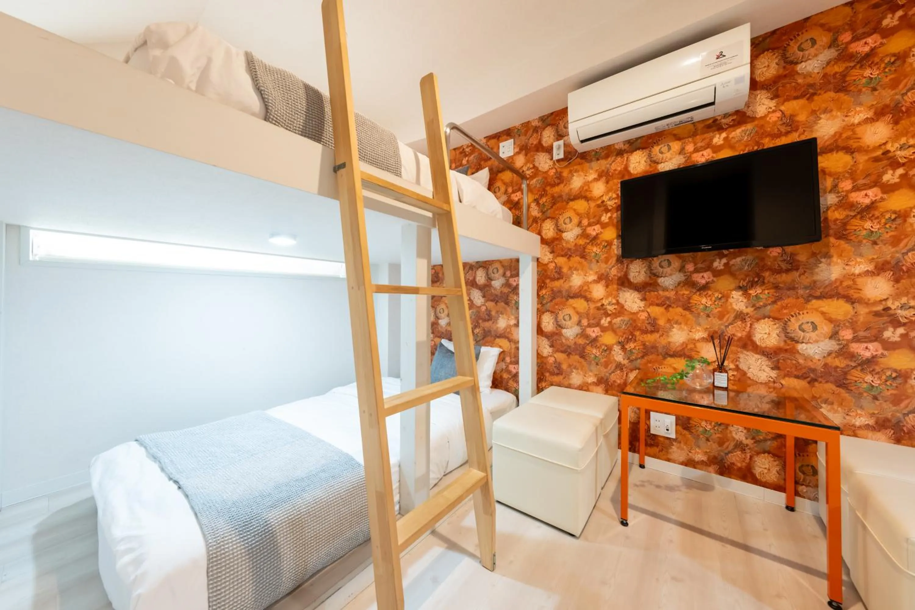 bunk bed, Bed in GRAND CAVE MOTOMACHI