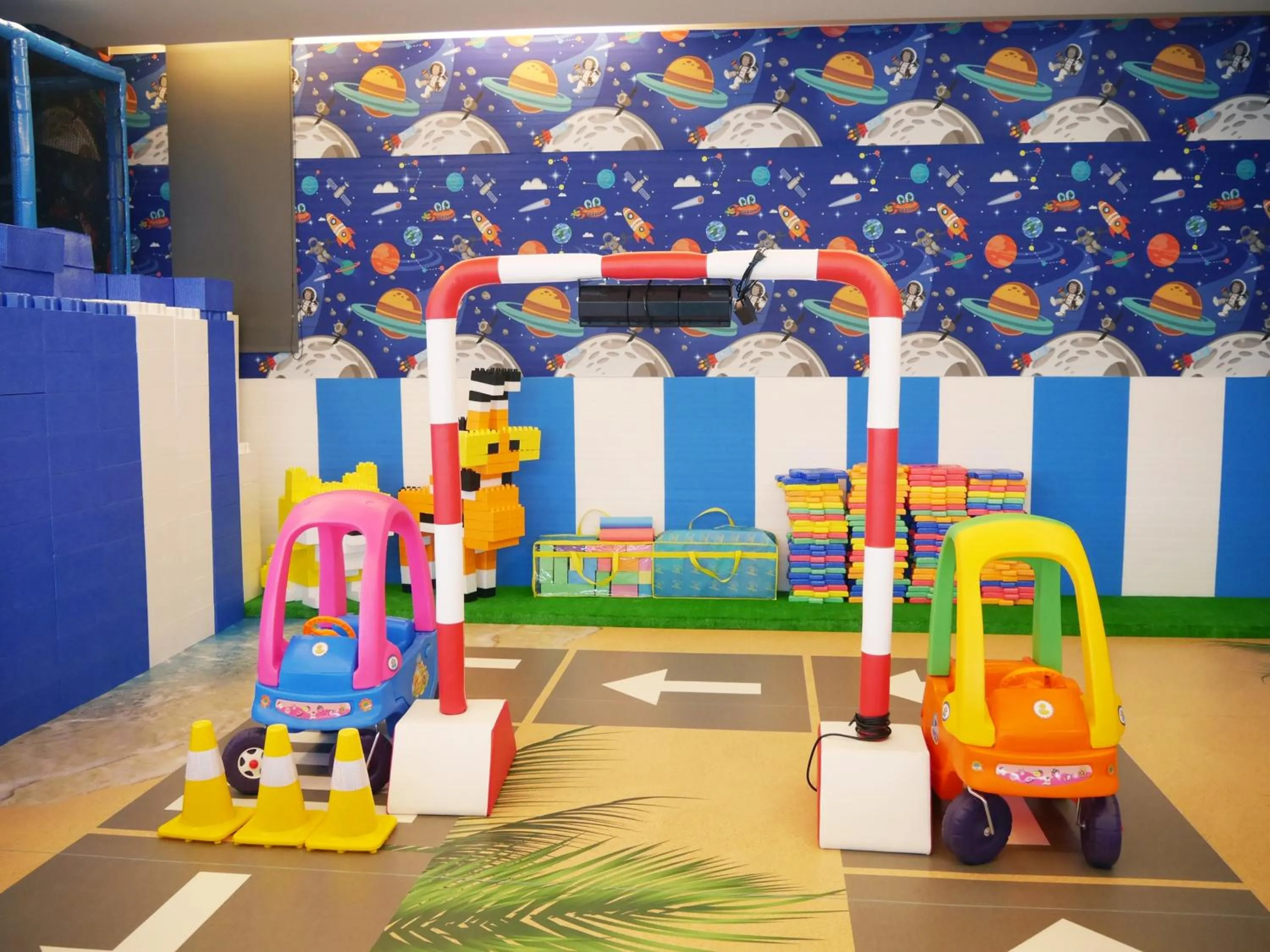 Children play ground in Dubai Villa Motel