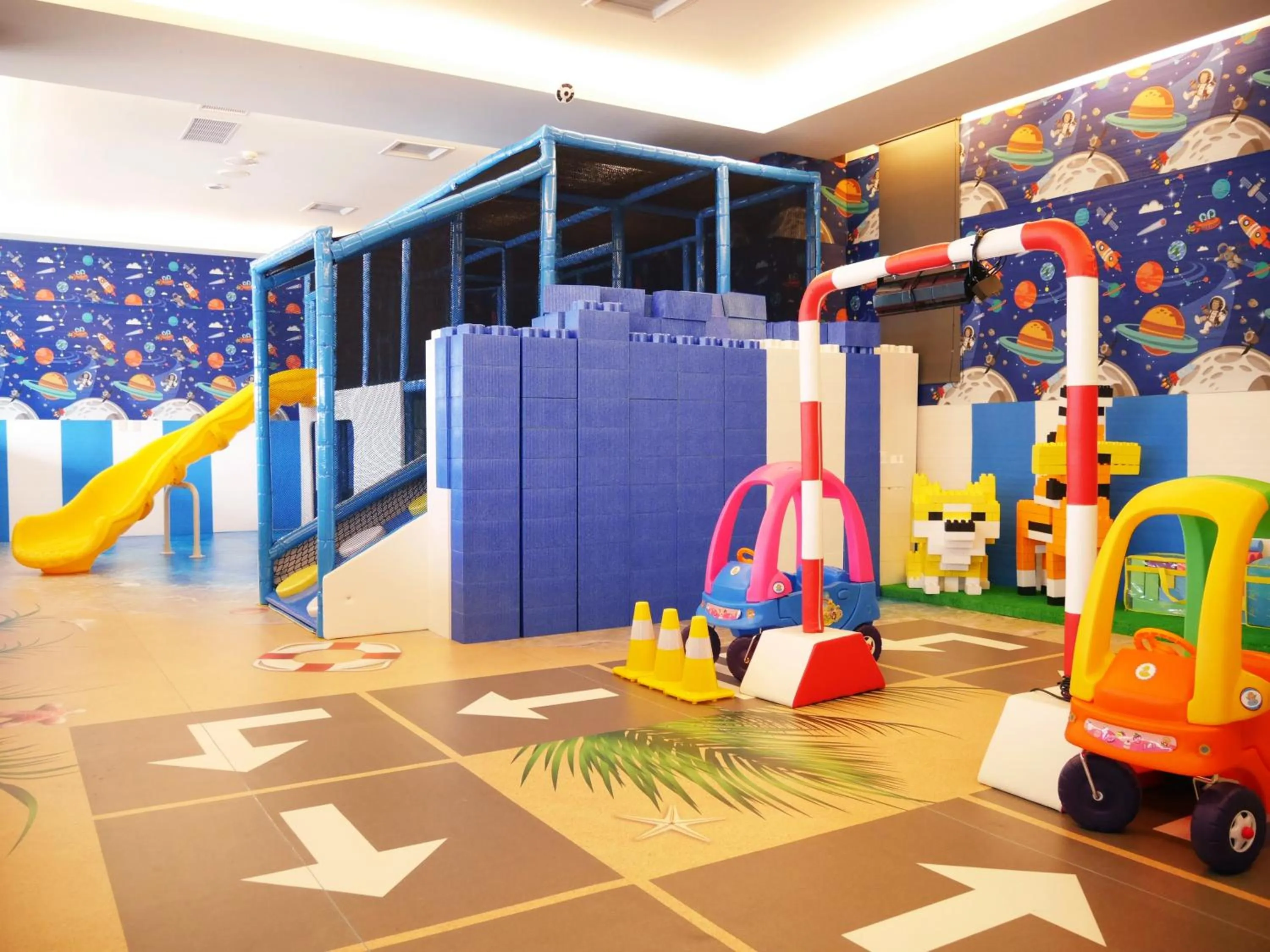 Children play ground in Dubai Villa Motel