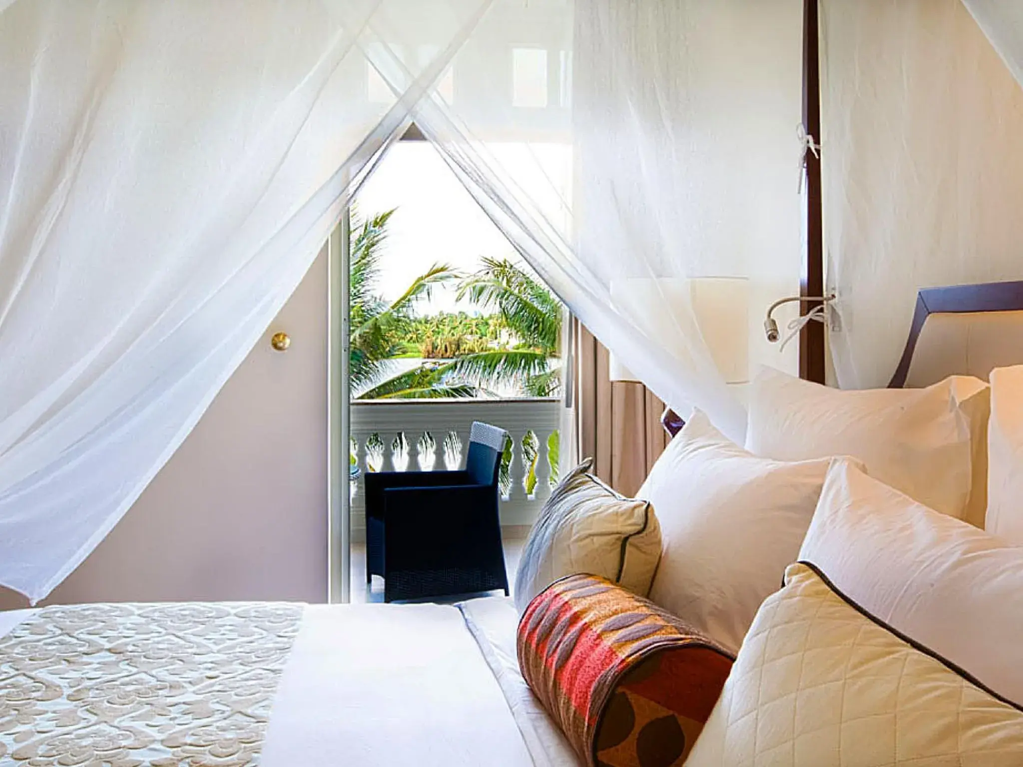 Sanctuary Suite in Villa Song Saigon Sanctuary Suite in Villa Song Saigon