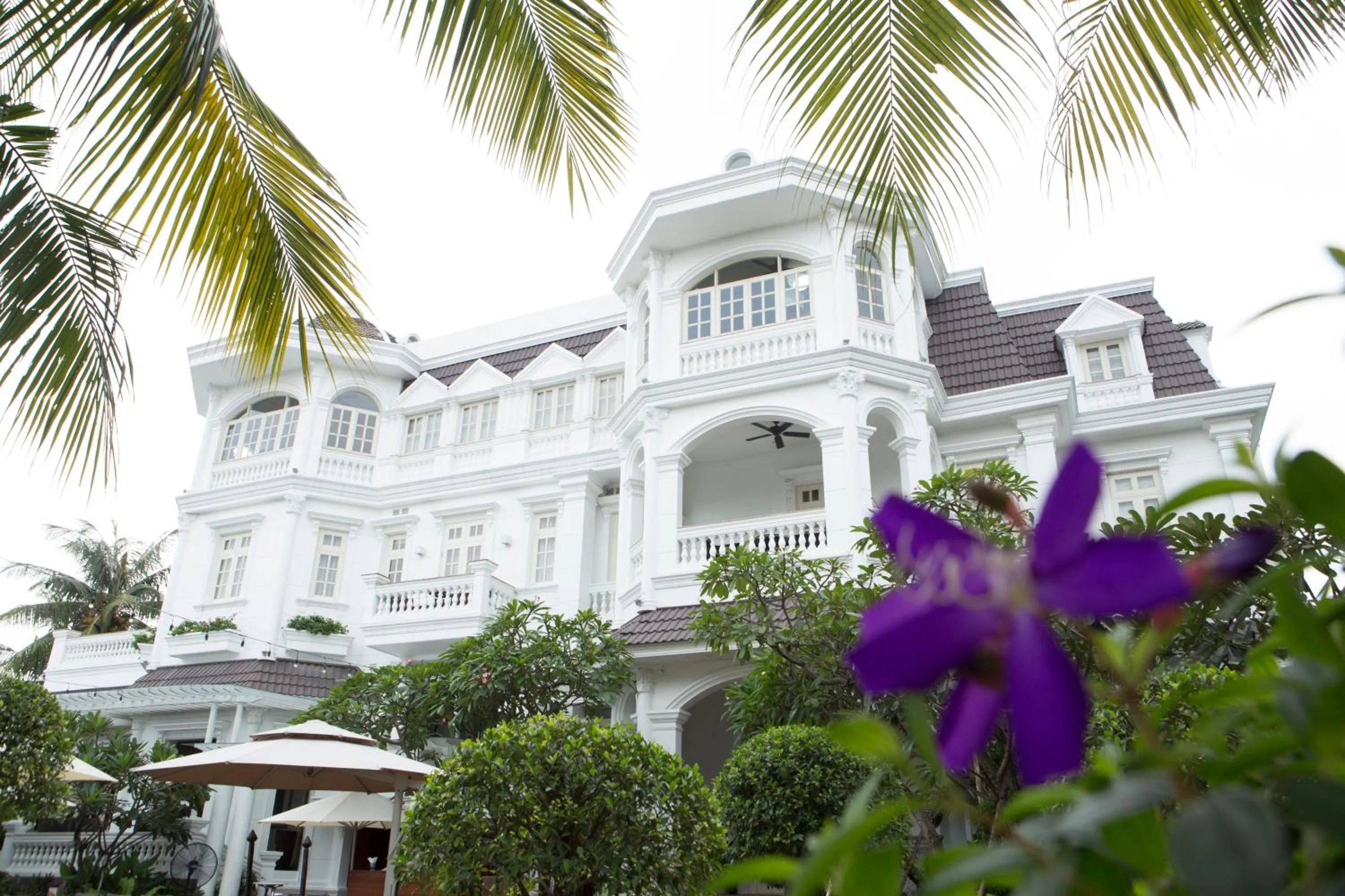 Facade/entrance in Villa Song Saigon