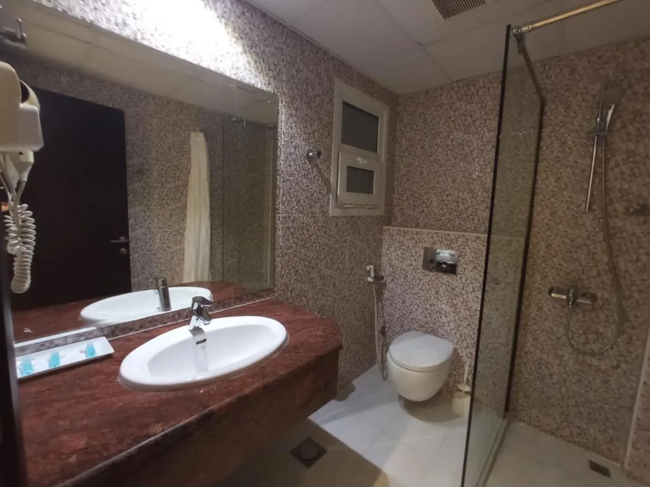 Shower in Asfar Hotel Apartments