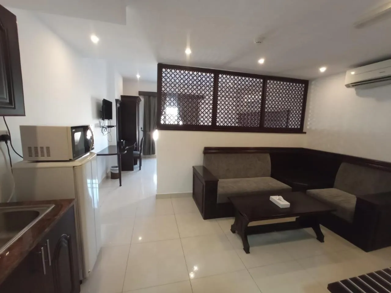 Kitchen or kitchenette in Asfar Hotel Apartments