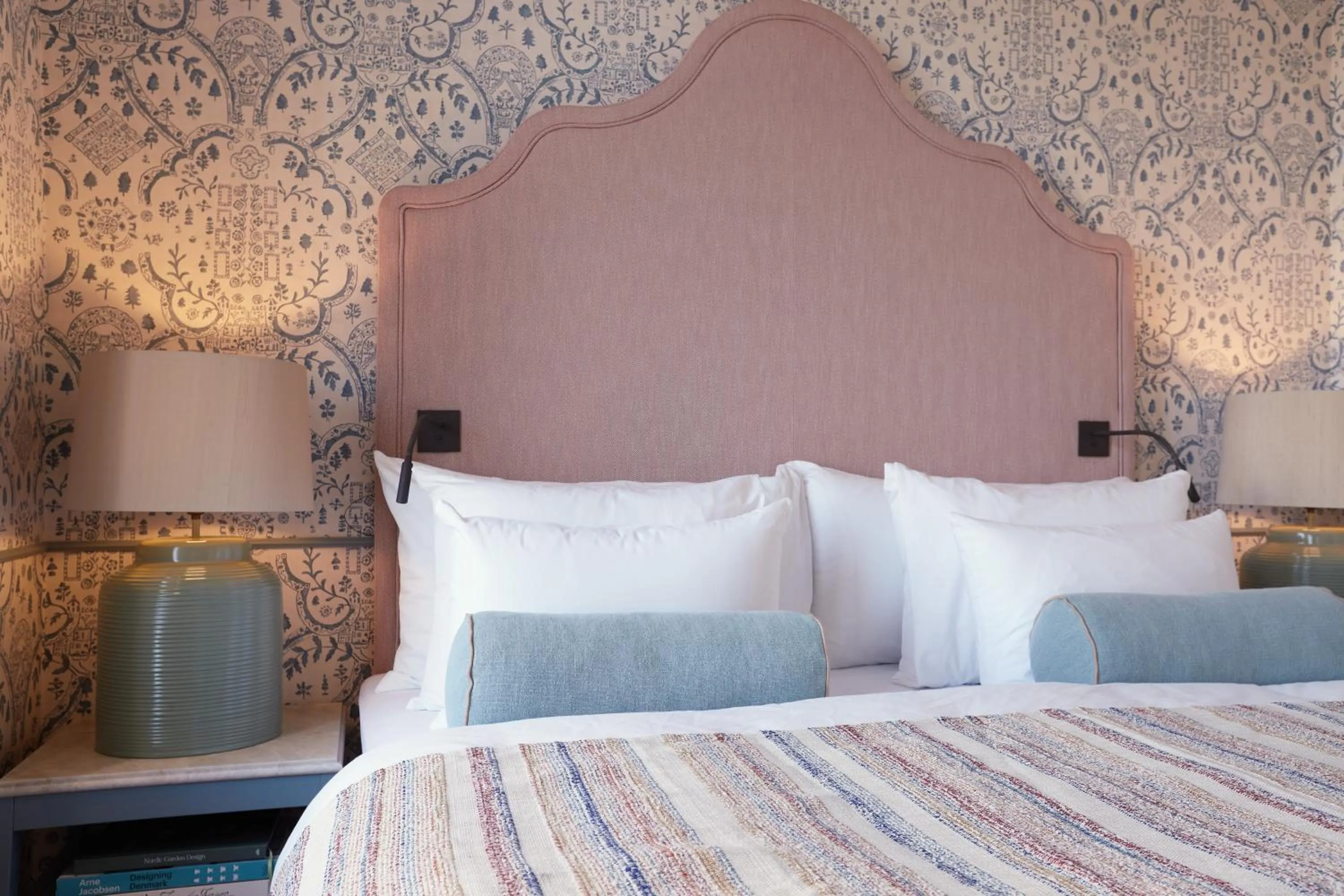 Bed in Henriks Hotel