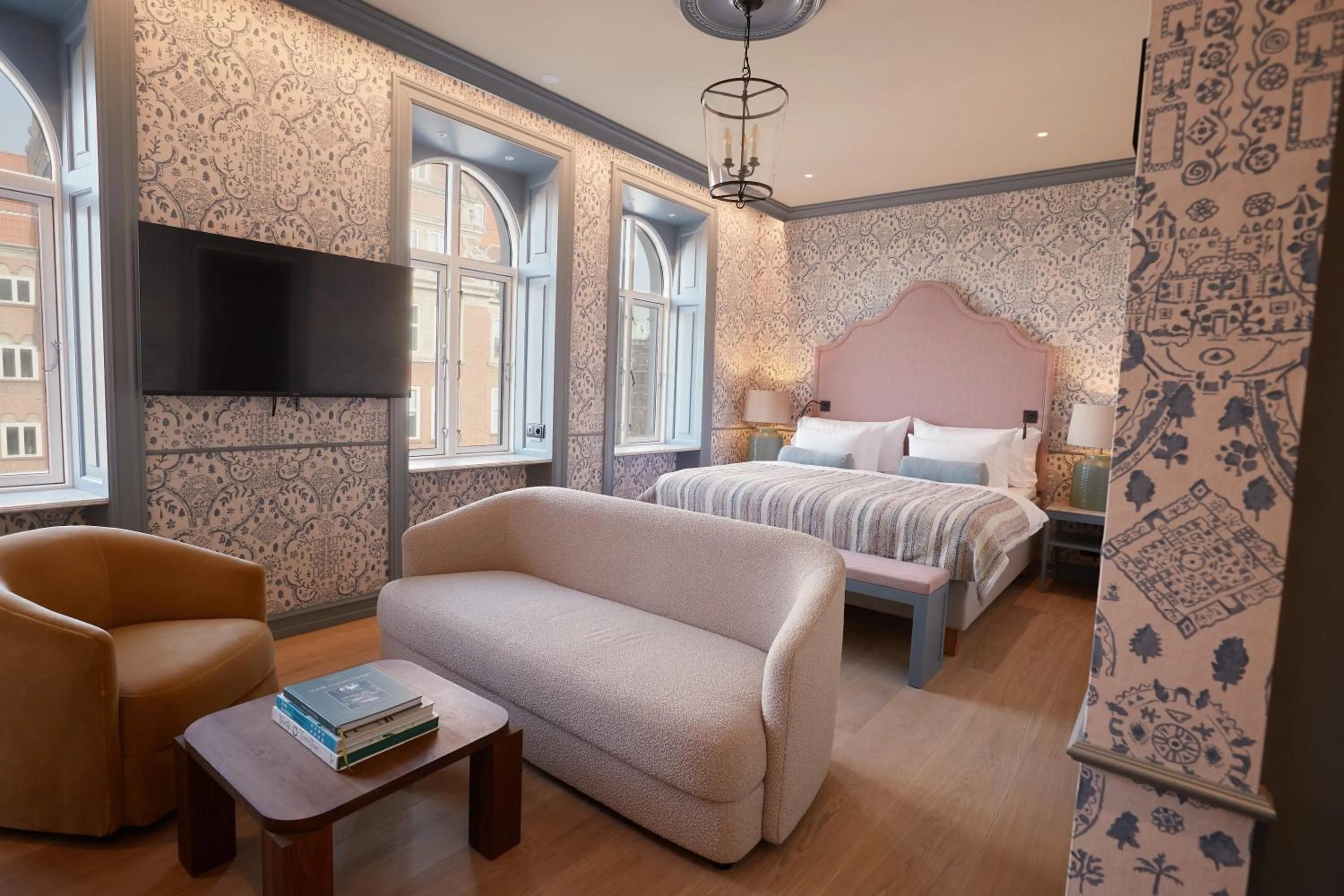 Bed in Henriks Hotel