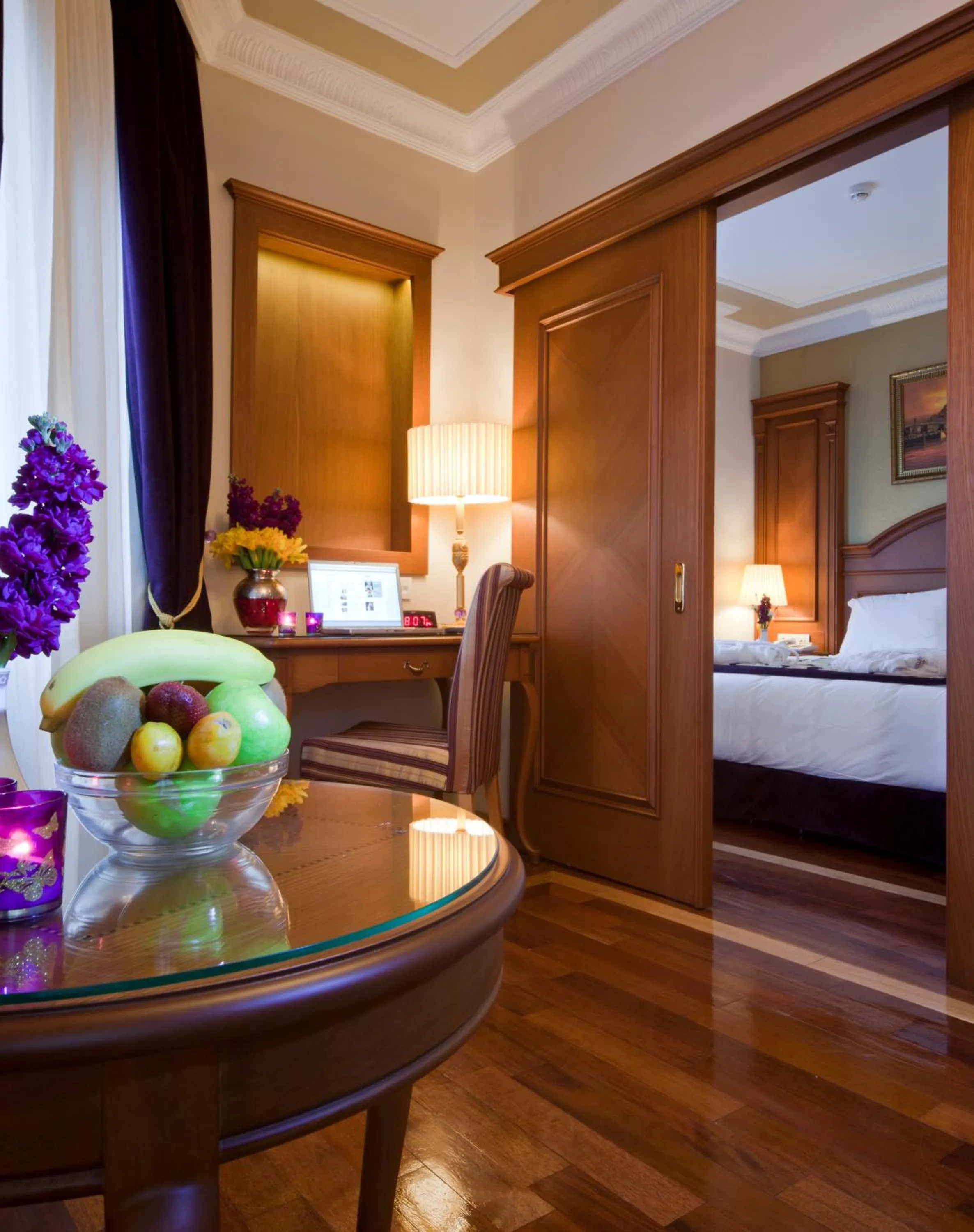 Bed in GLK PREMIER Acropol Suites & Spa