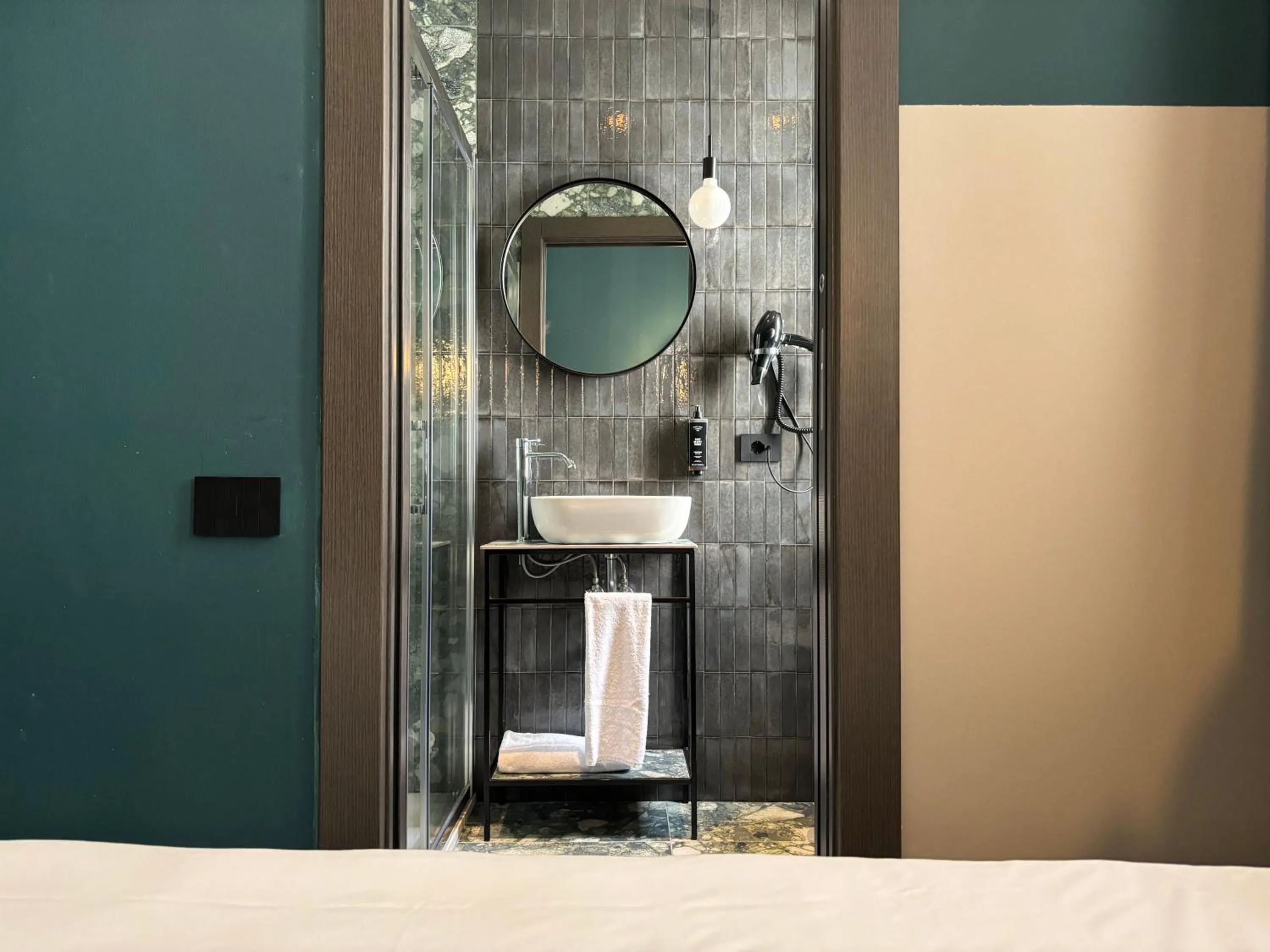 Shower in AV Hotel Milano