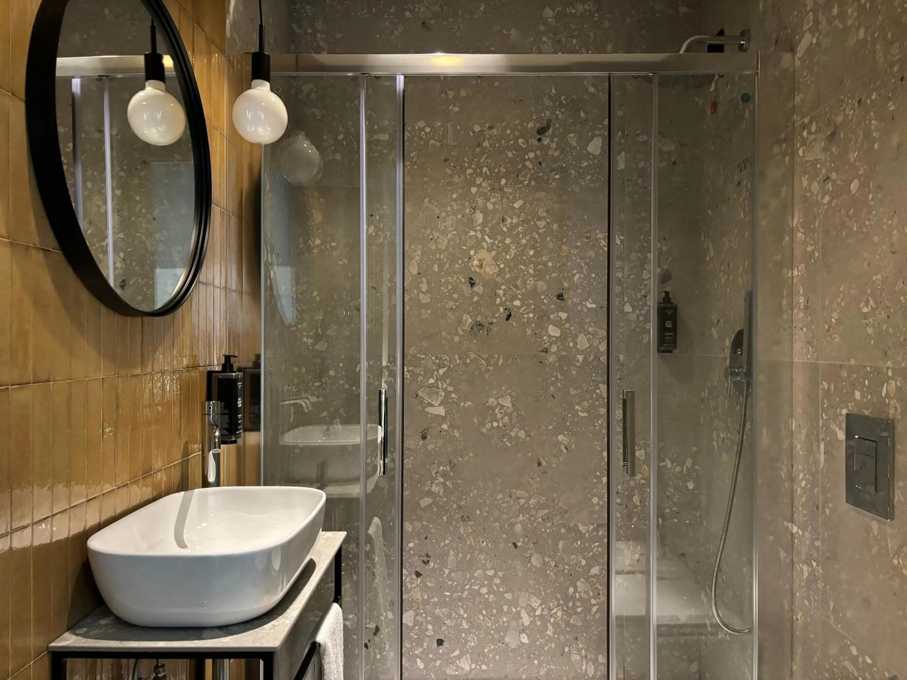 Shower in AV Hotel Milano