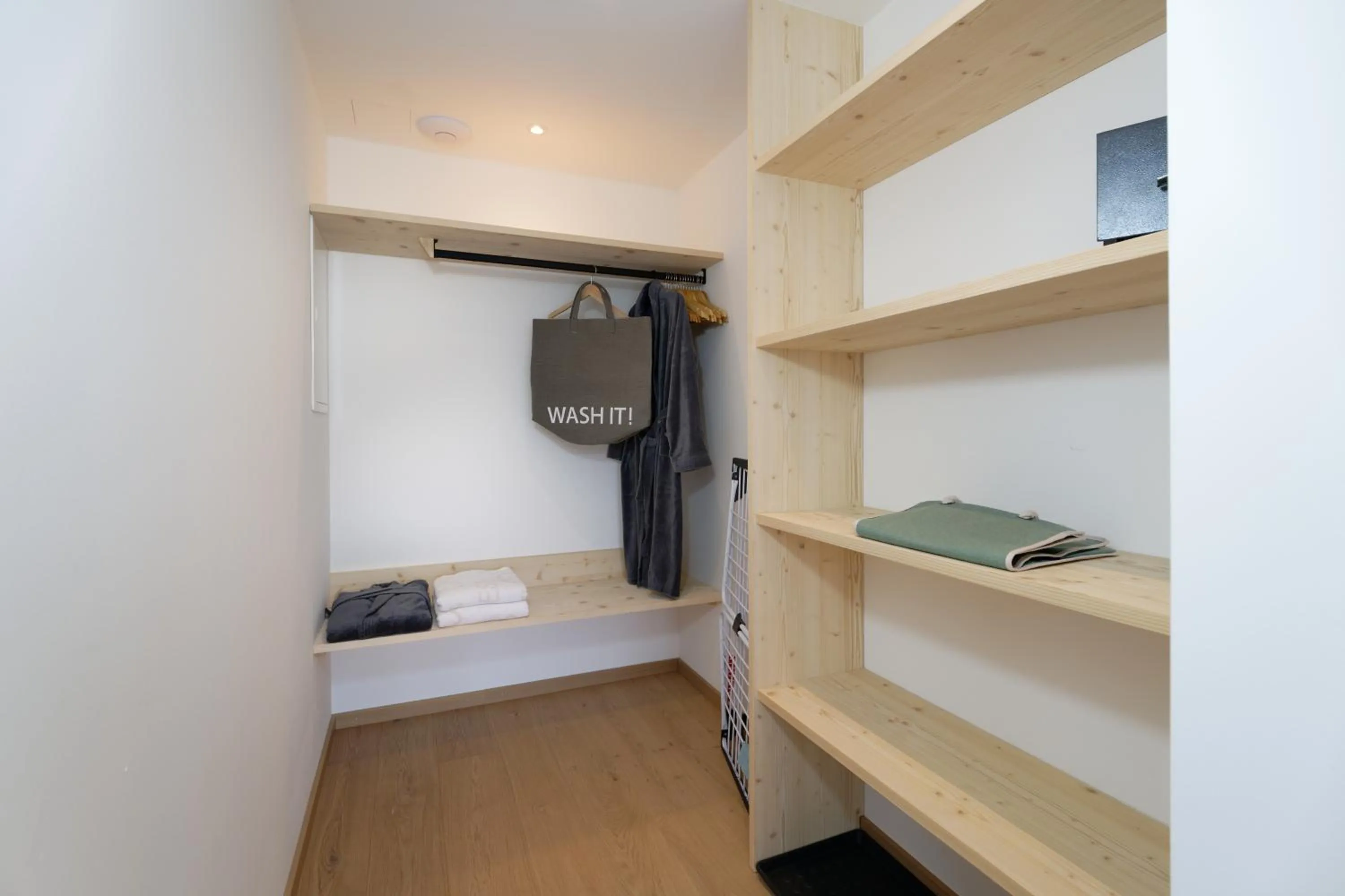 wardrobe, Bed in Alpin Chalet Trinkl - adults only ab 16 Jahren