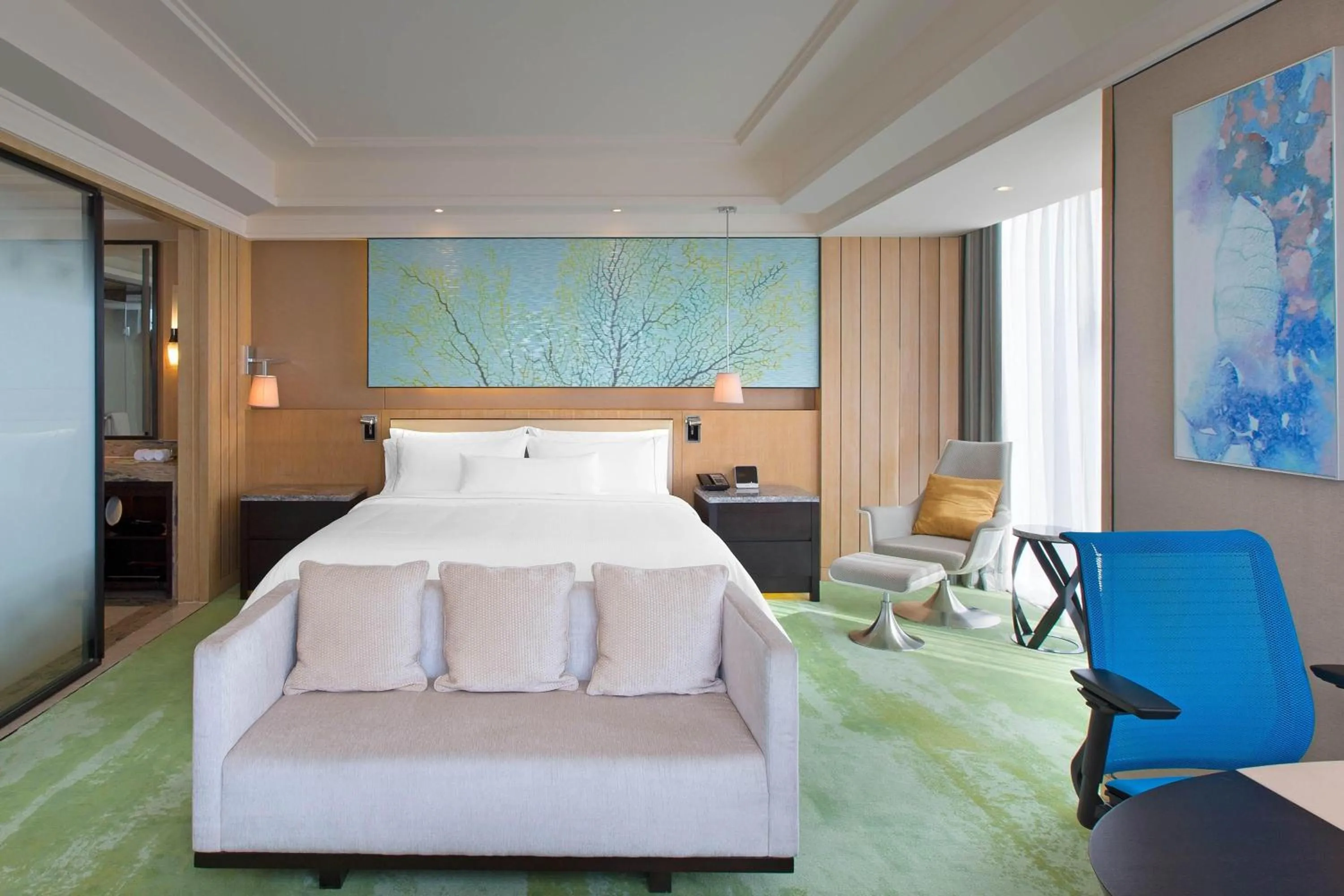 Photo of the whole room, Bed in The Westin Qingdao