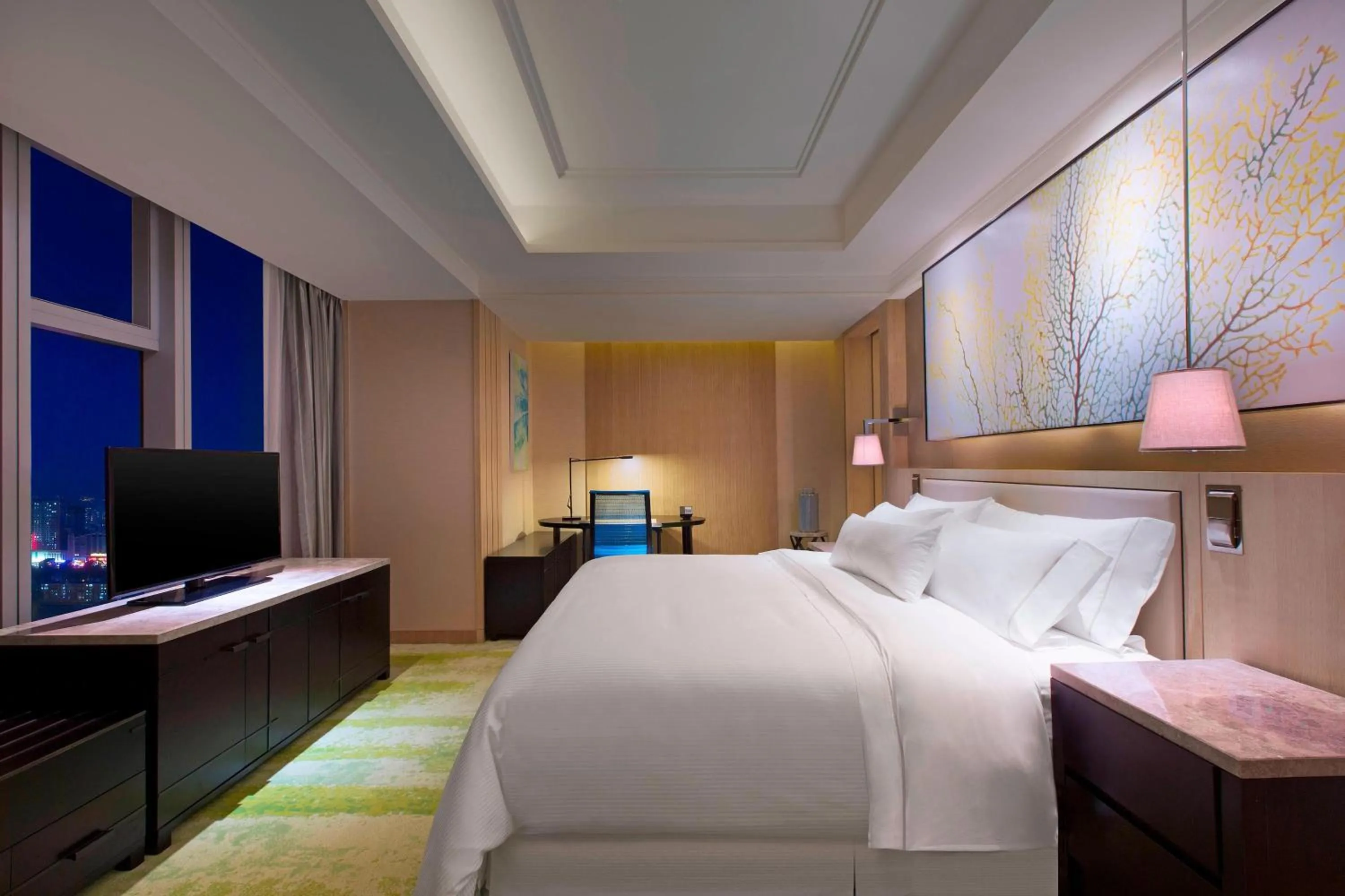 Photo of the whole room, Bed in The Westin Qingdao
