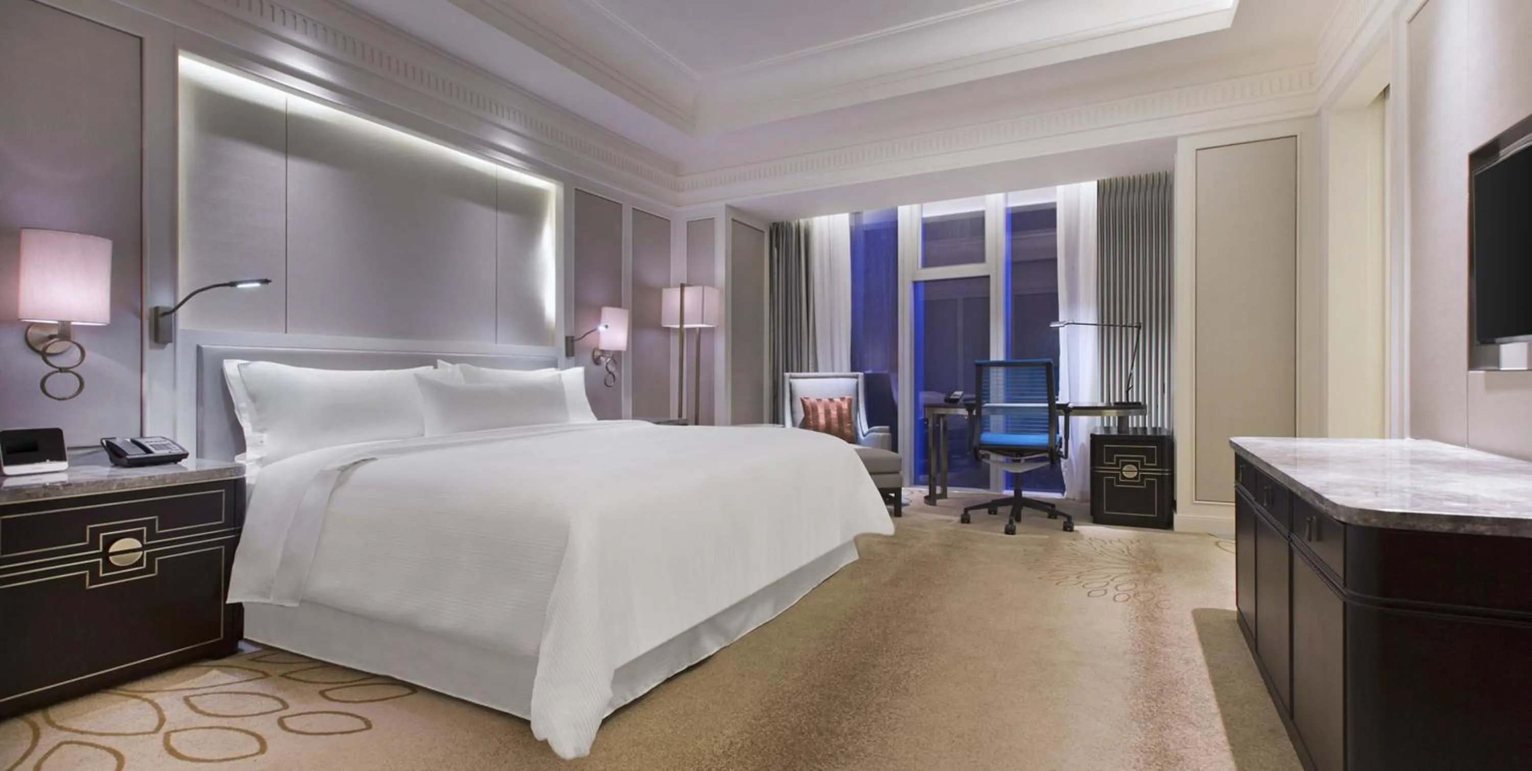 Photo of the whole room, Bed in The Westin Qingdao