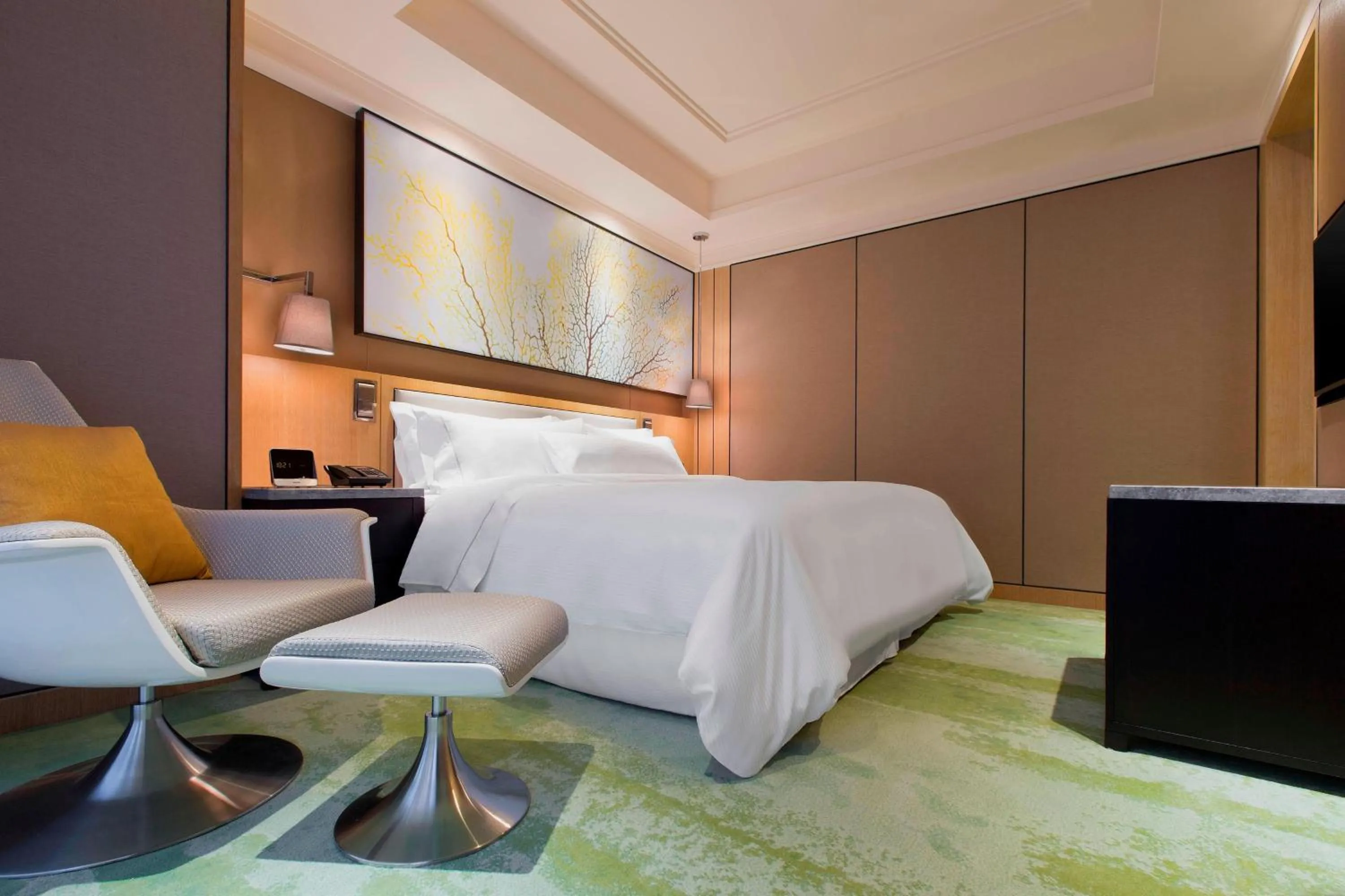 Photo of the whole room, Bed in The Westin Qingdao