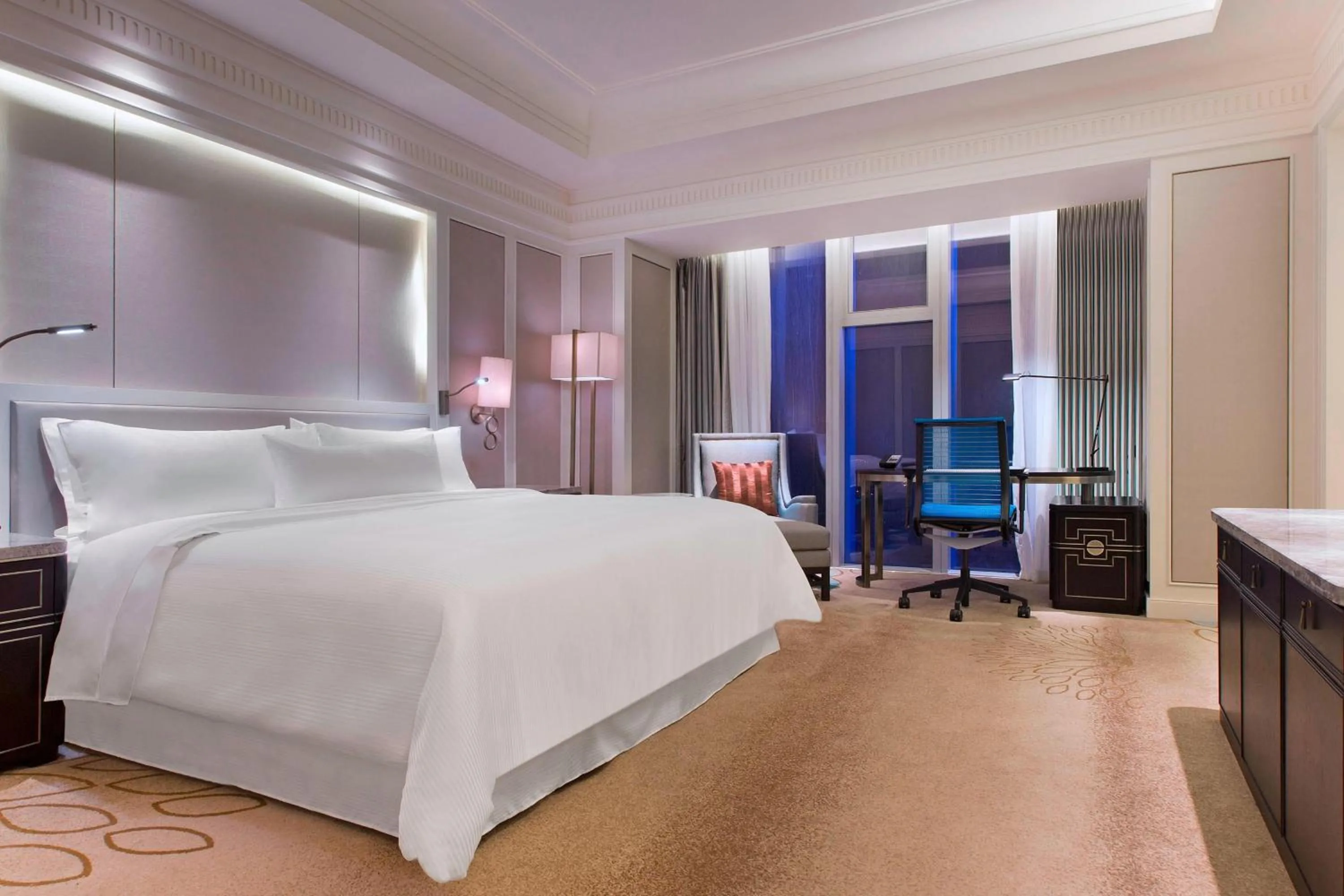 Photo of the whole room, Bed in The Westin Qingdao