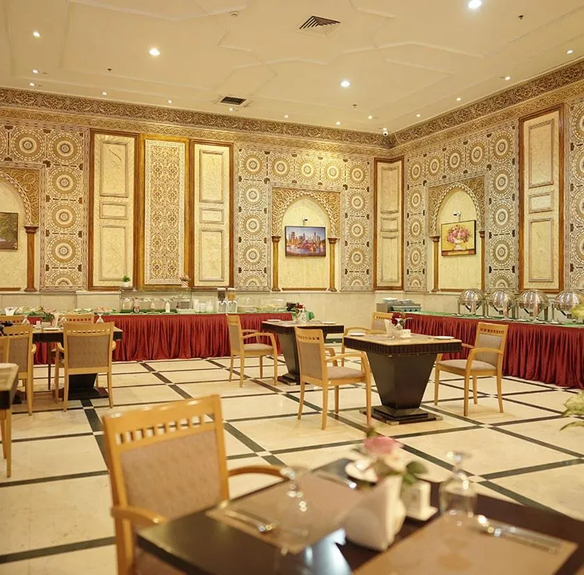 Restaurant/places to eat in Crown Palace Hotel