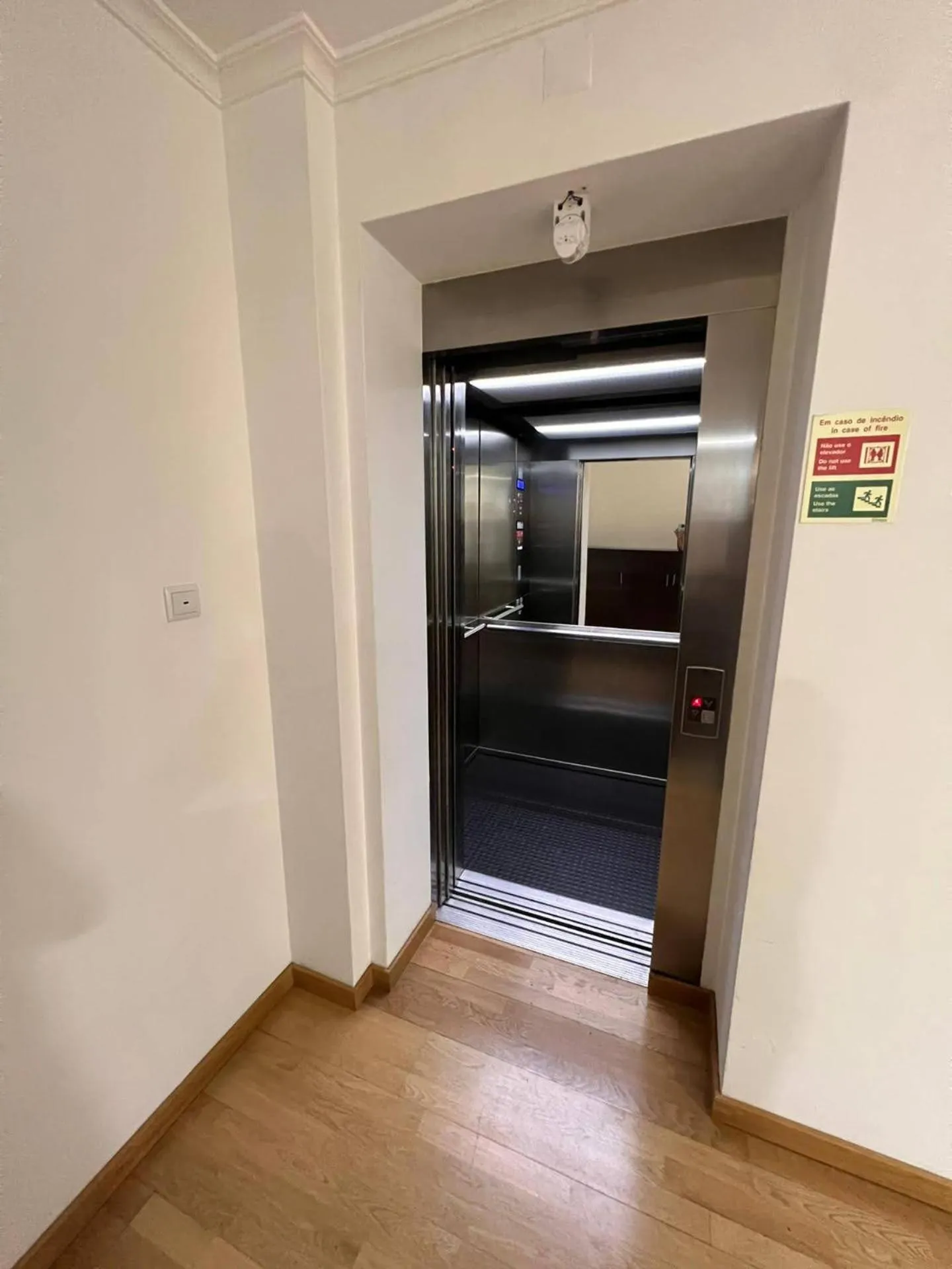 elevator in Vale do Zêzere Hotel